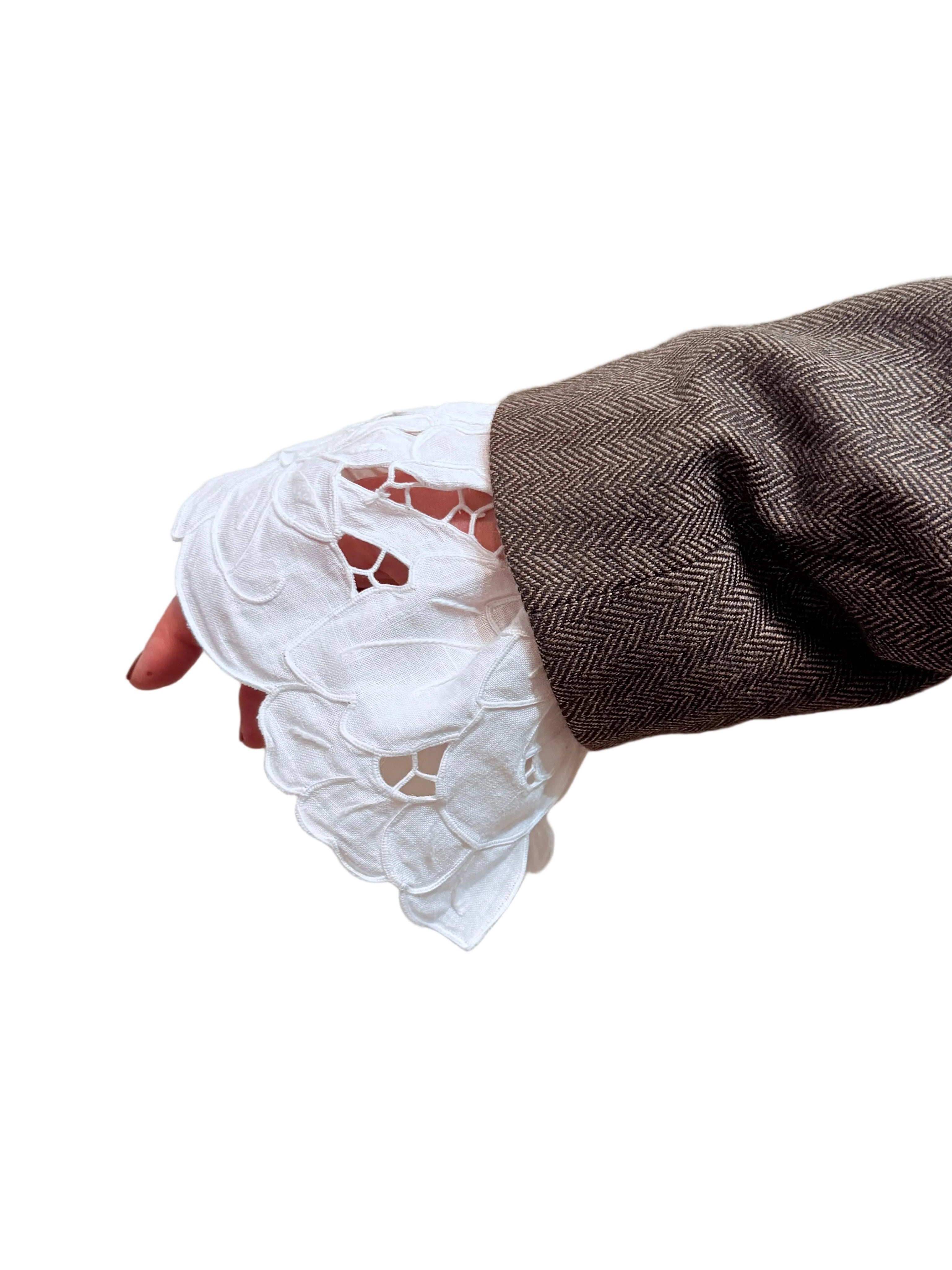 Mankiet z haftami upcycling