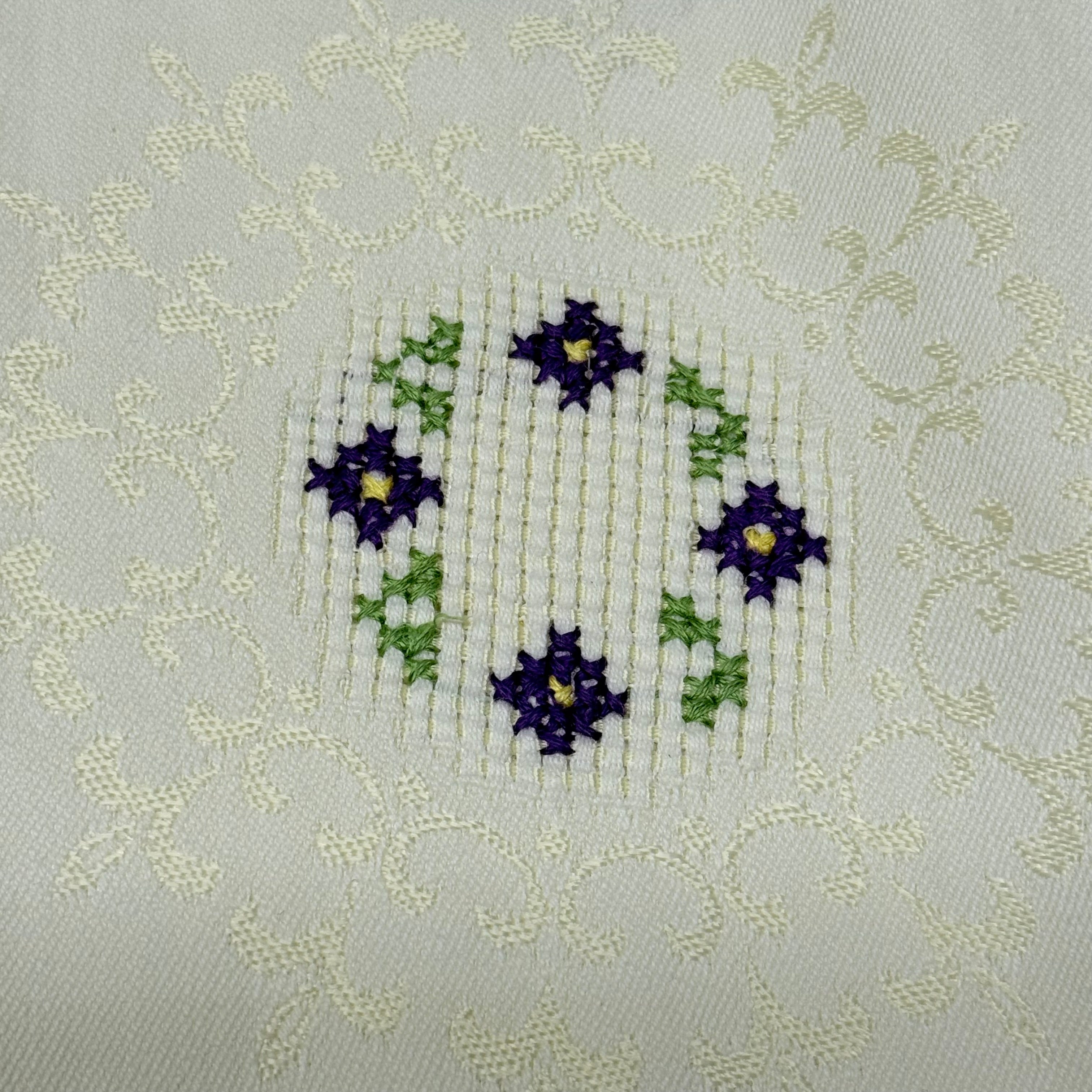 Koszula z upcyclingu kremowa z białą listwą