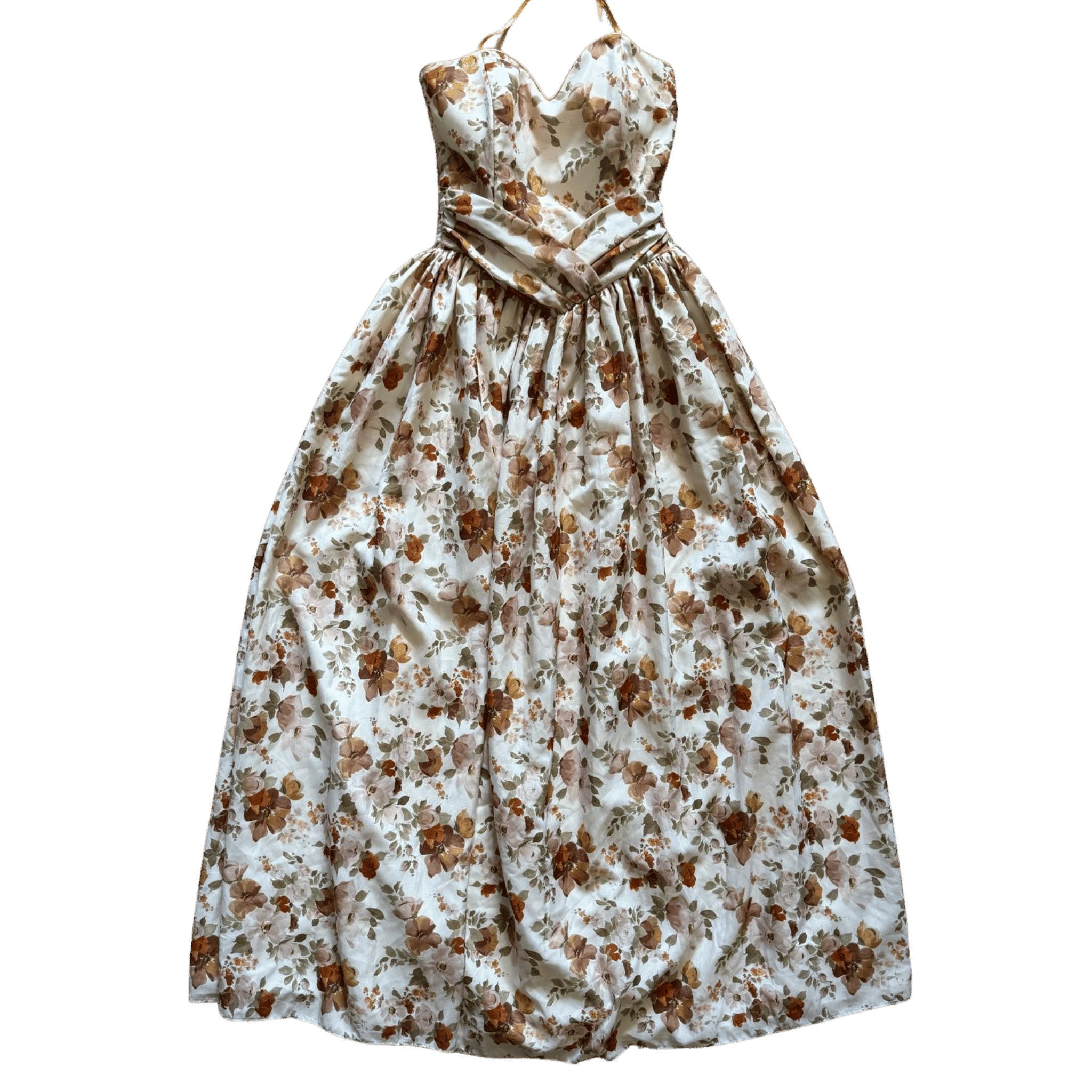 A long floral dress with a sweetheart neckline and a halter neck – a romantic vintage style