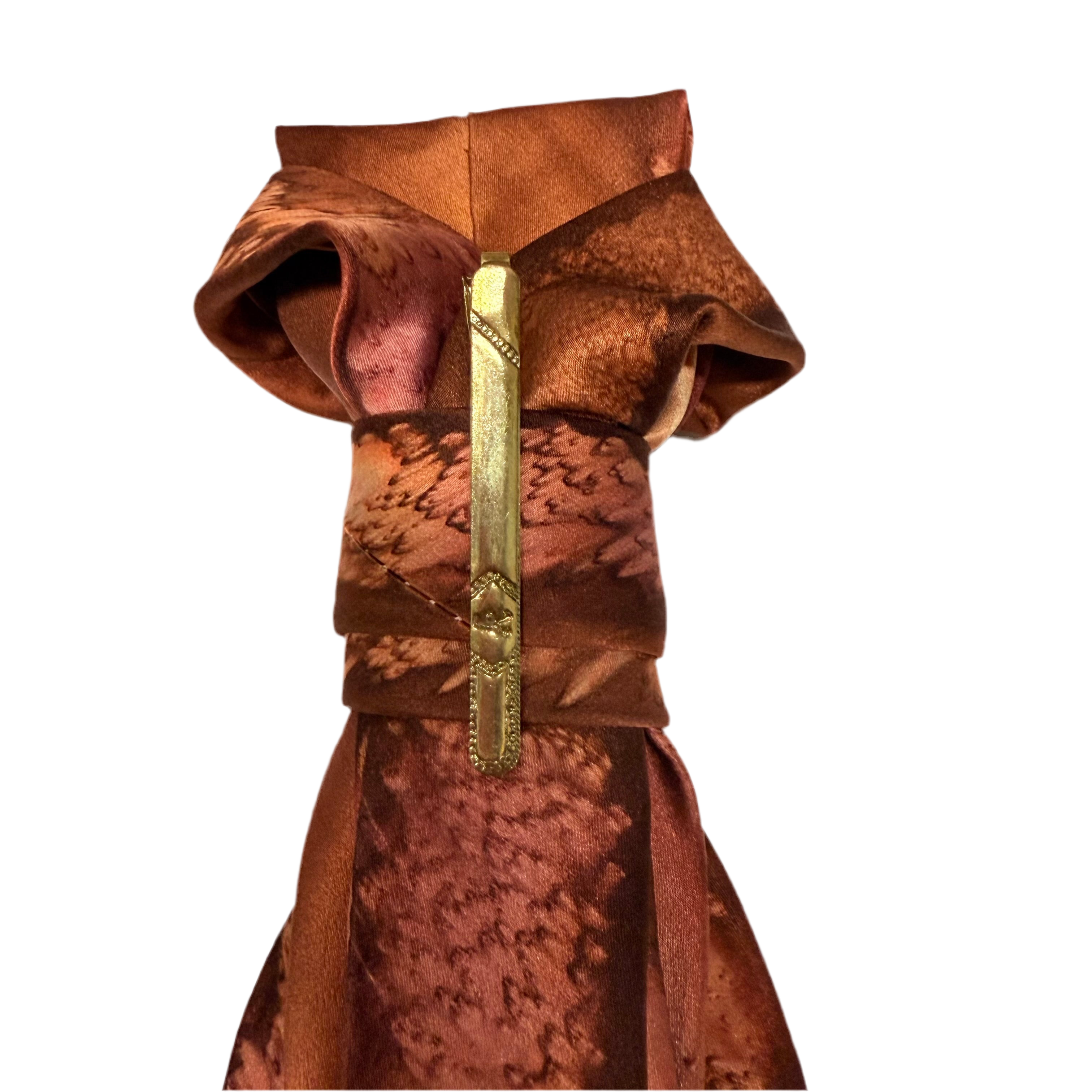 Broszka z bursztynowego krawata