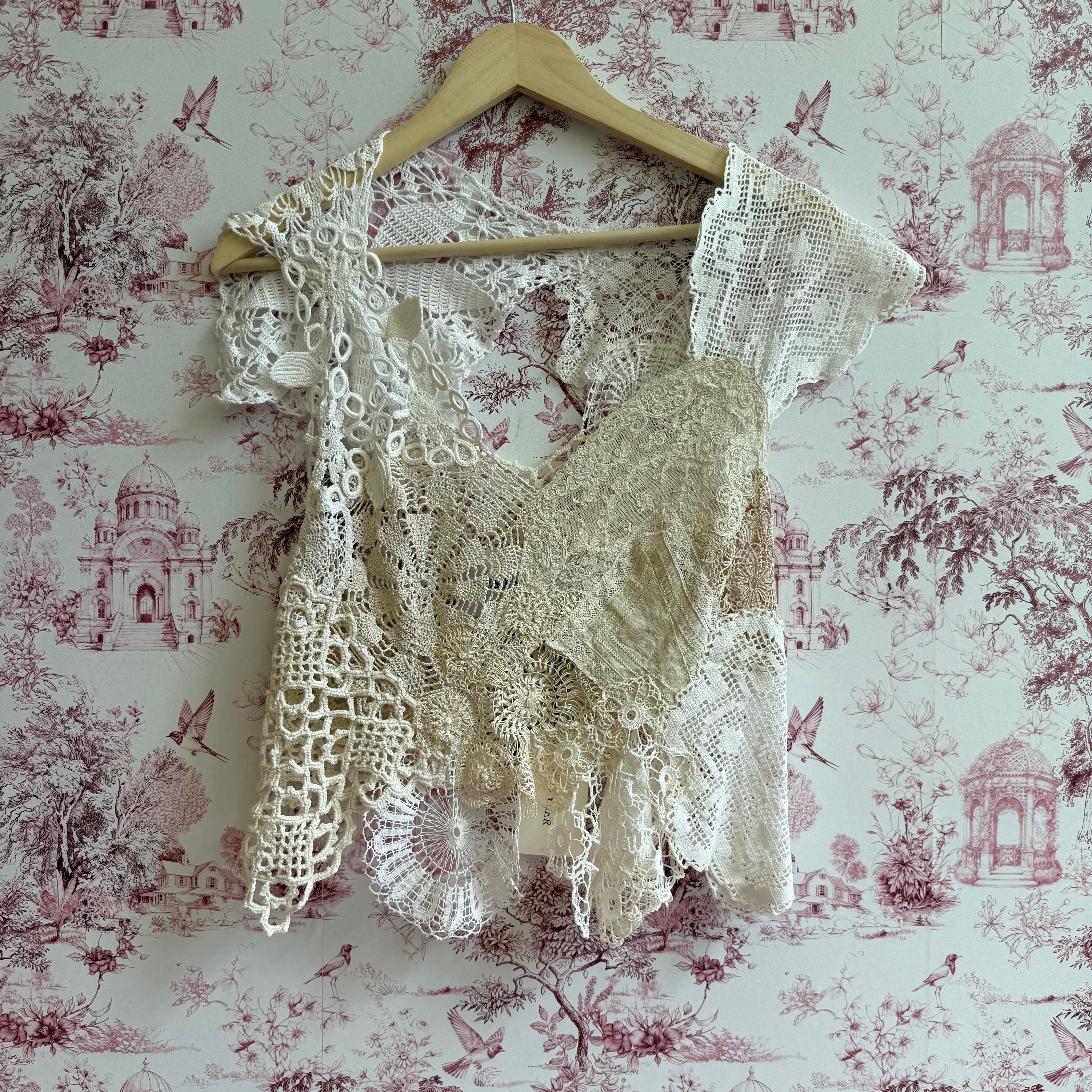 Top uszyty z serwetek upcycling