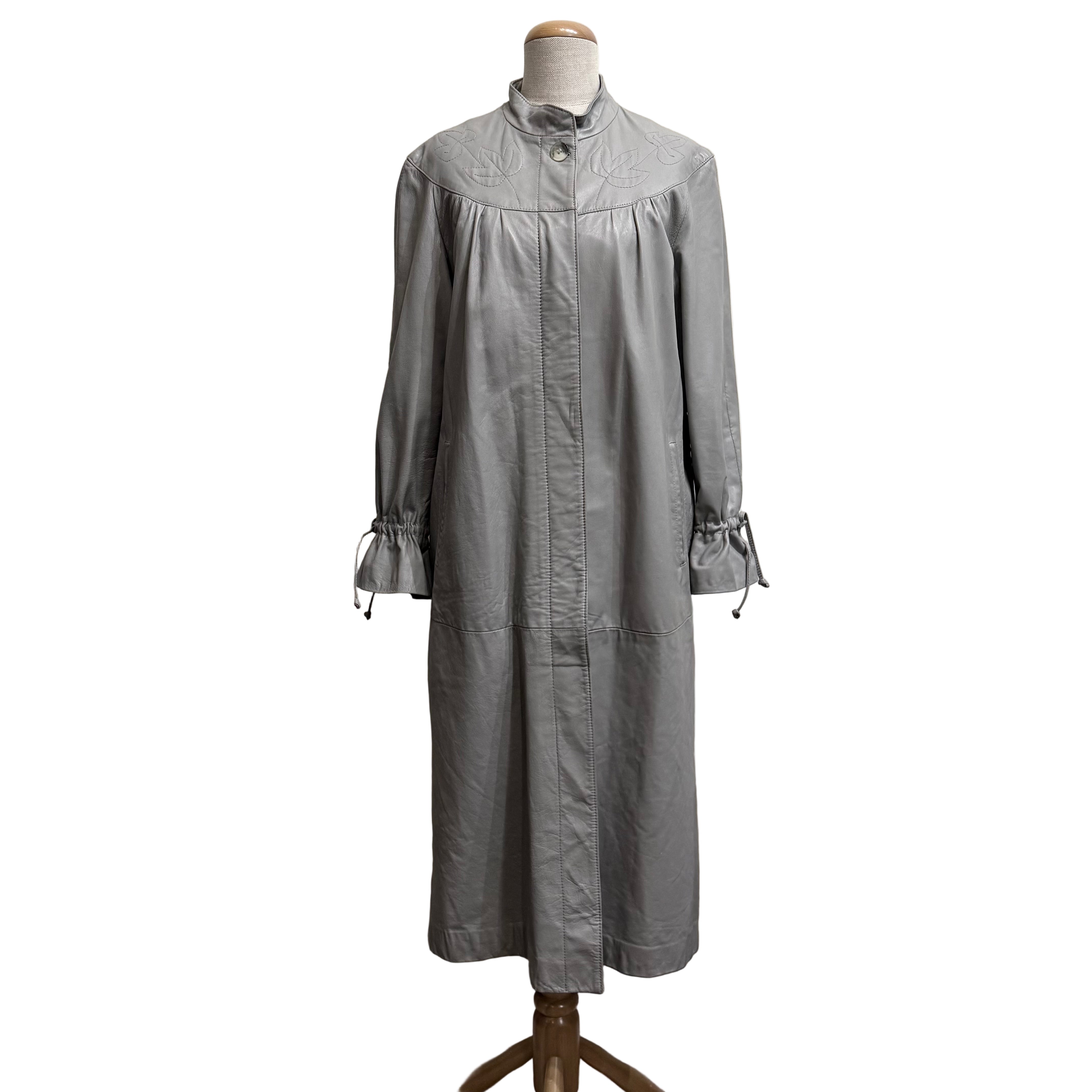 Vintage skórzany płaszcz z haftem