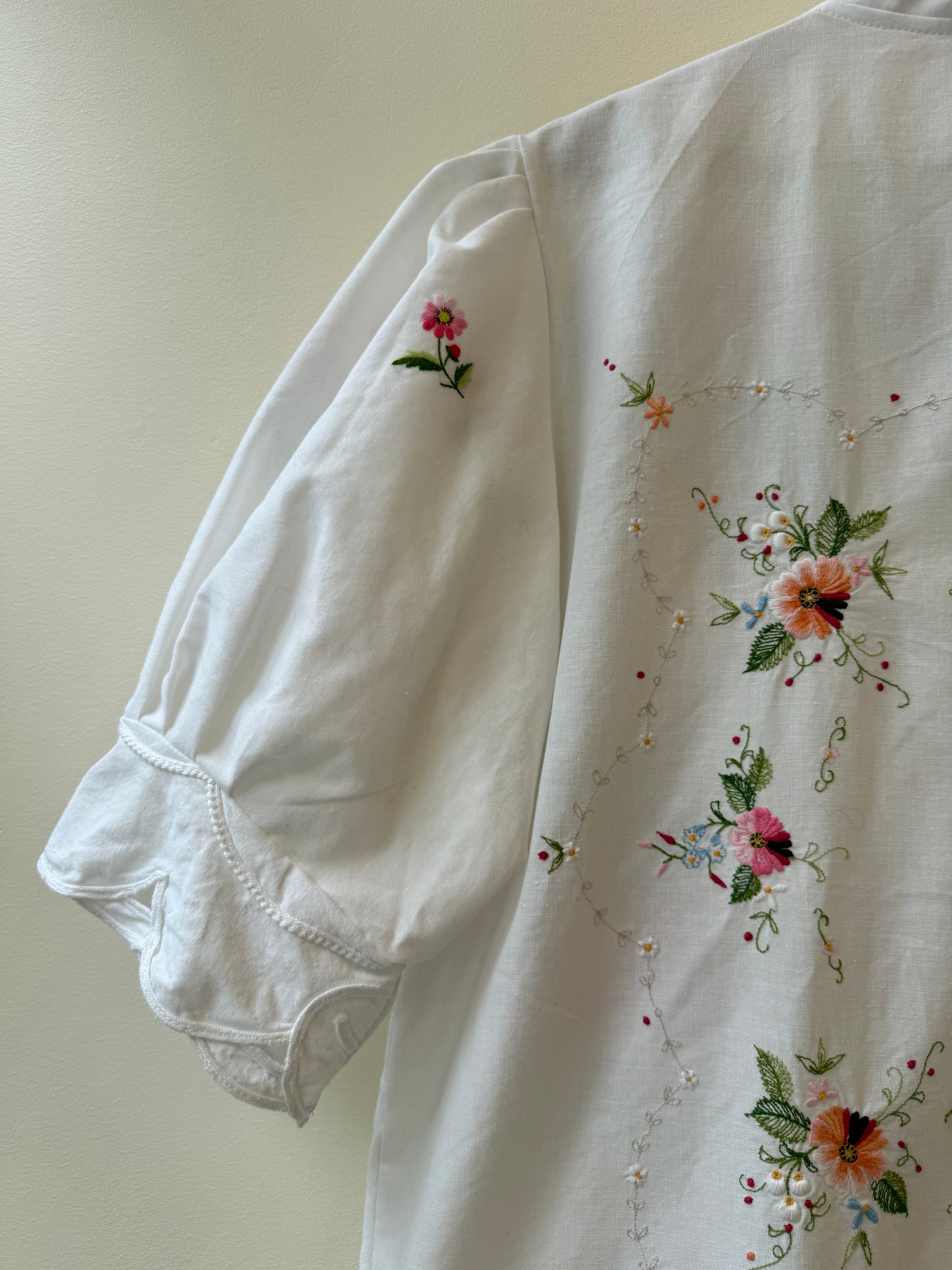 Koszula w kolorowe kwiatki upcycling