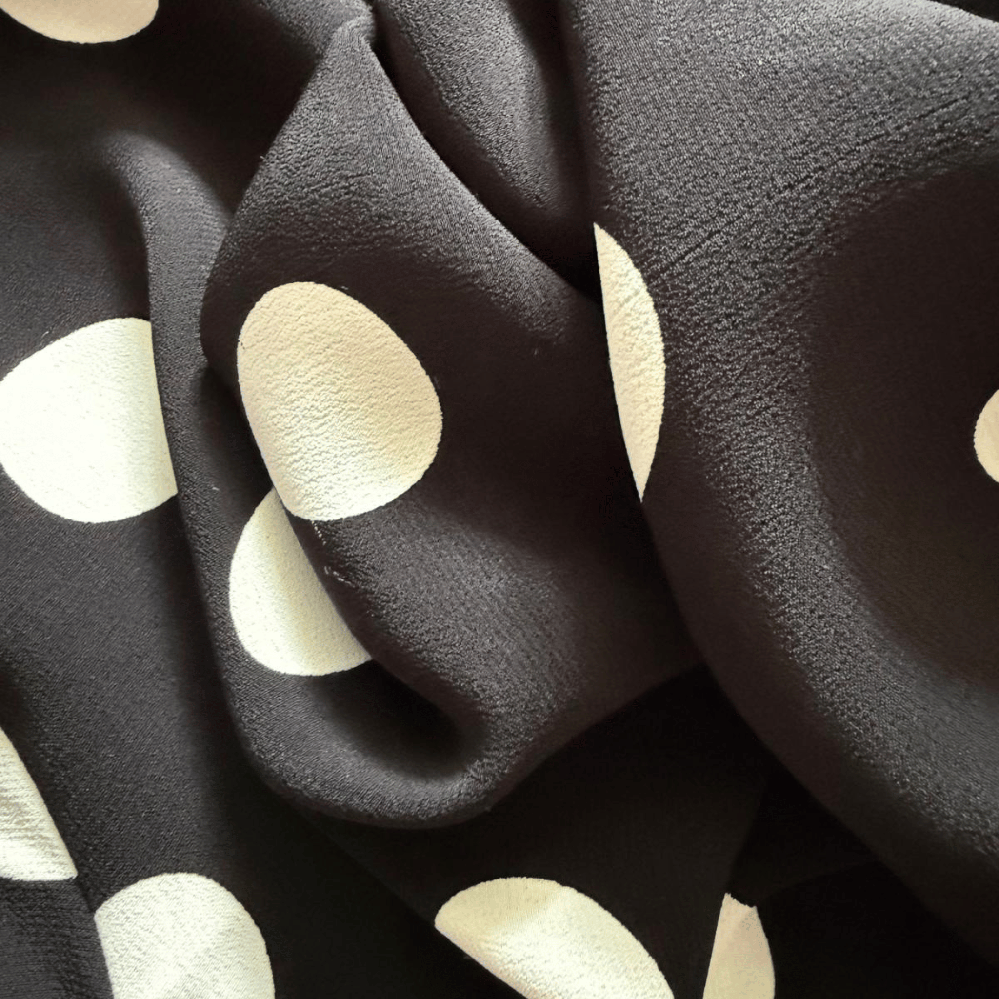 Promiss Black Midi Dress with White Polka Dots and a V-Neck – Retro Style