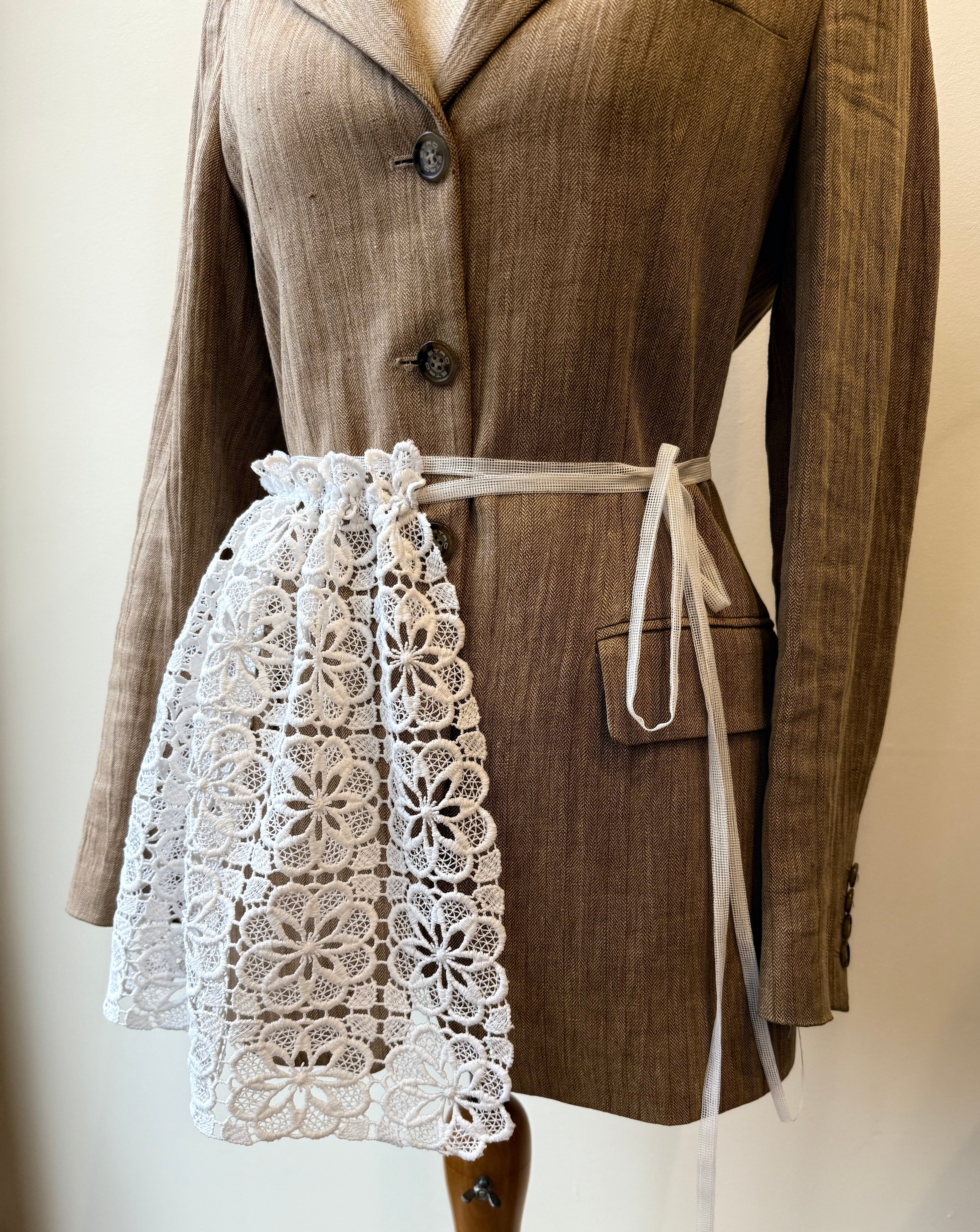 Baskinka z koronki upcycling