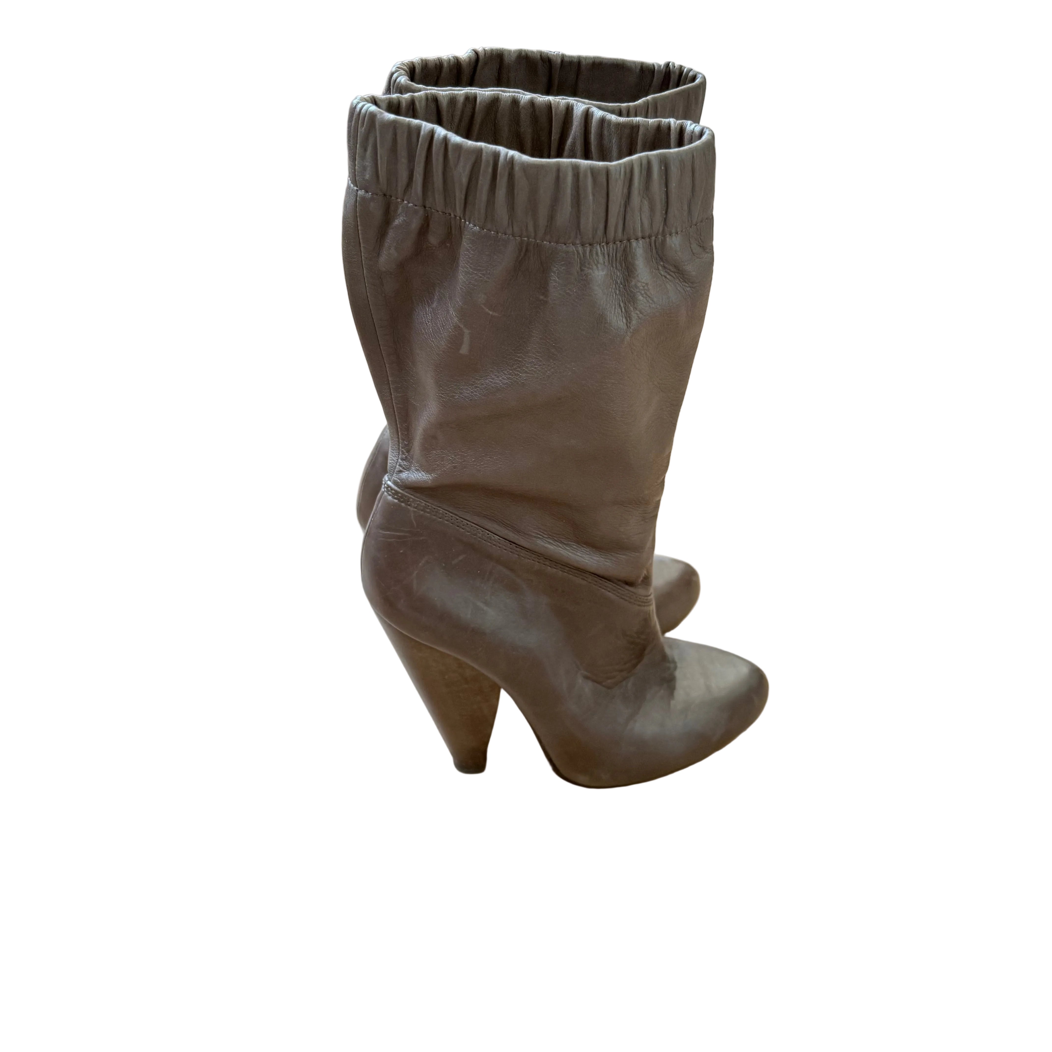 Krótkie kozaki marki ASH 37