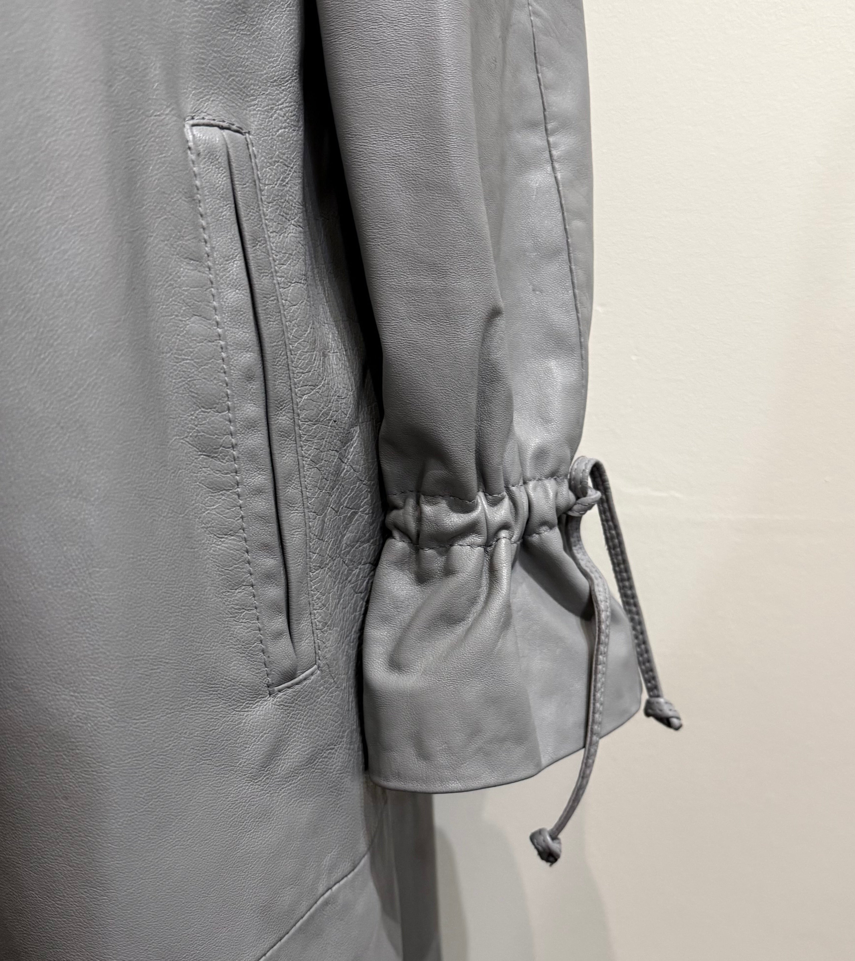 Vintage skórzany płaszcz z haftem