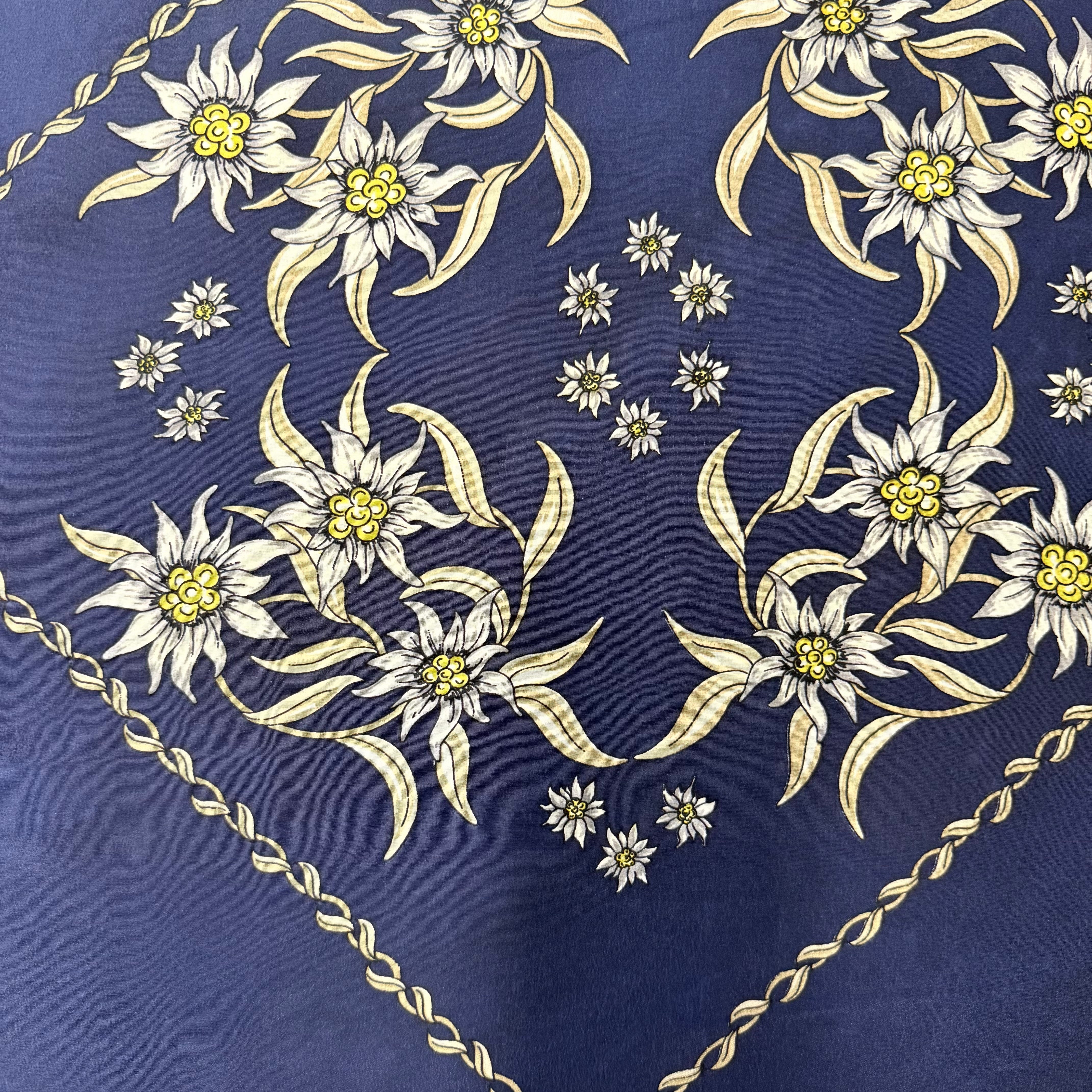 Jedwabna apaszka w szarotki