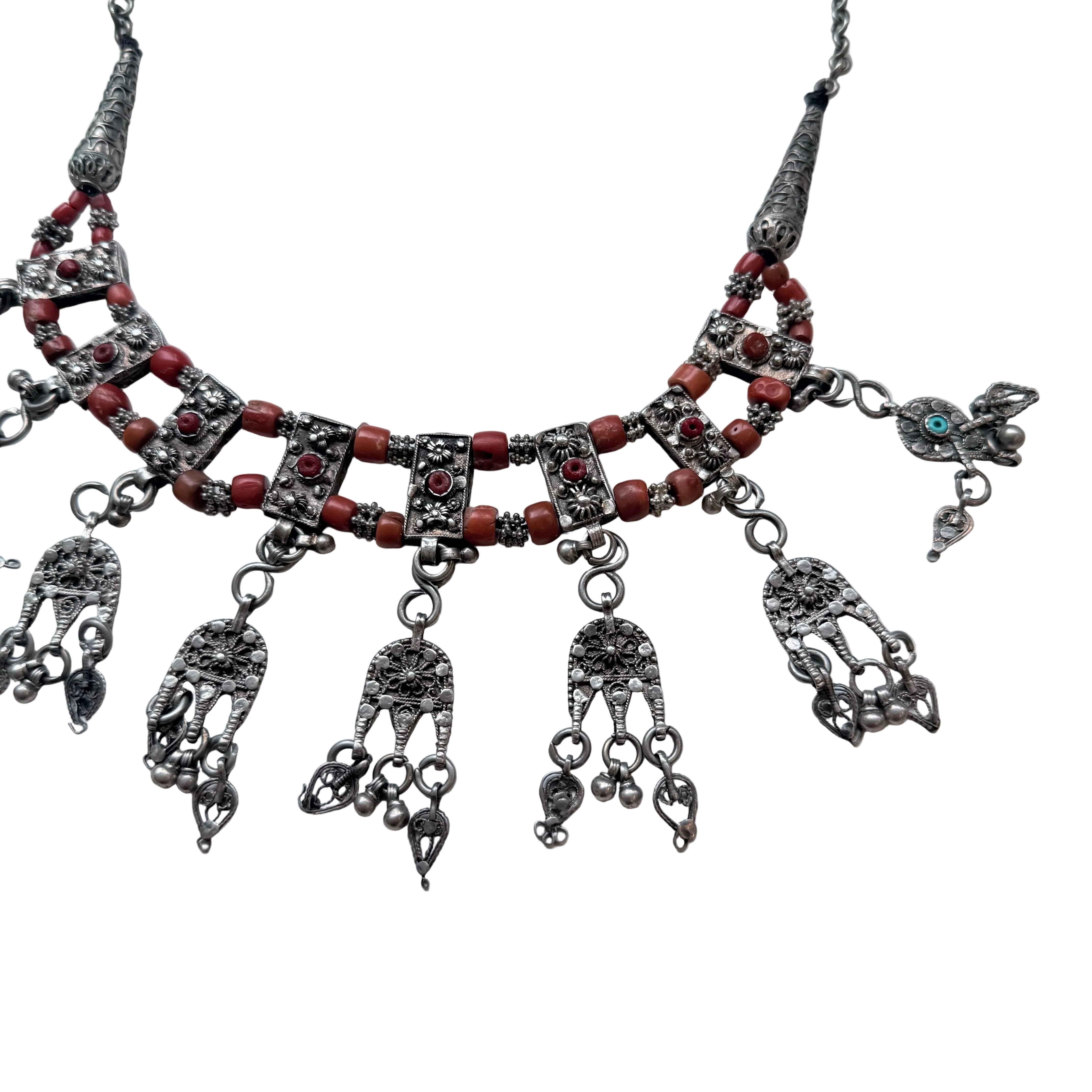 Naszyjnik boho z naturalnym koralem