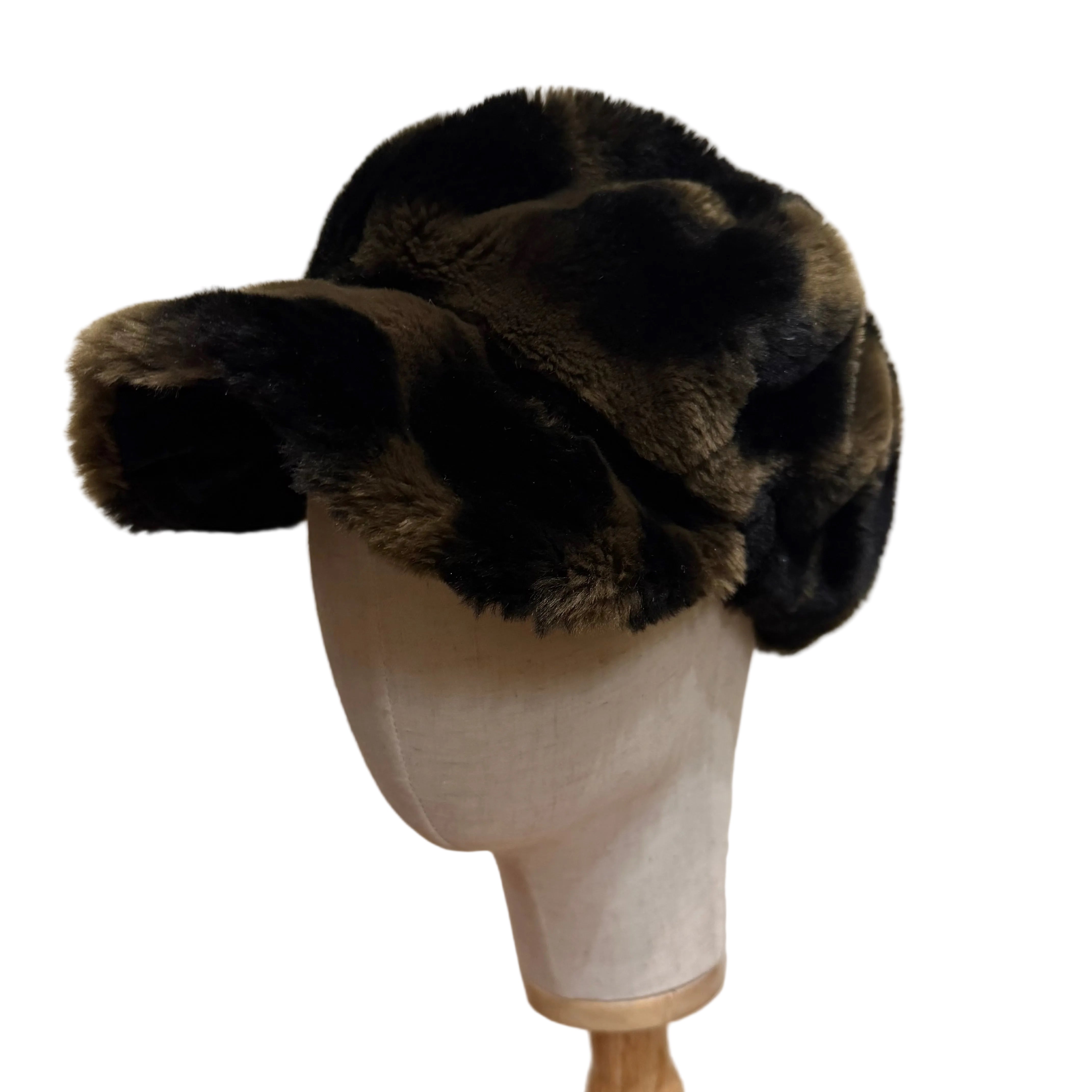 Kaszkiet z misia z daszkiem