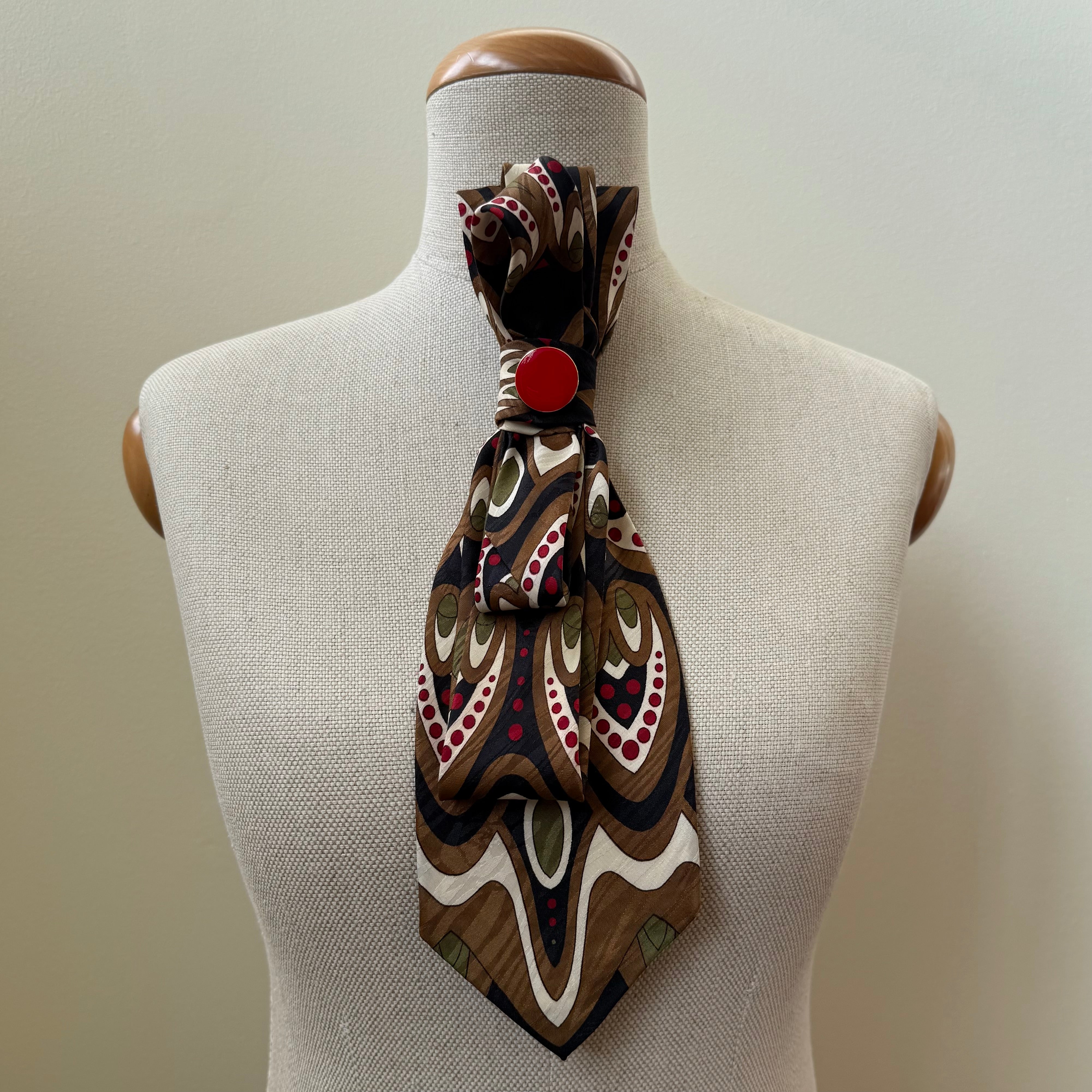 Broszka jedwabna w retro stylu