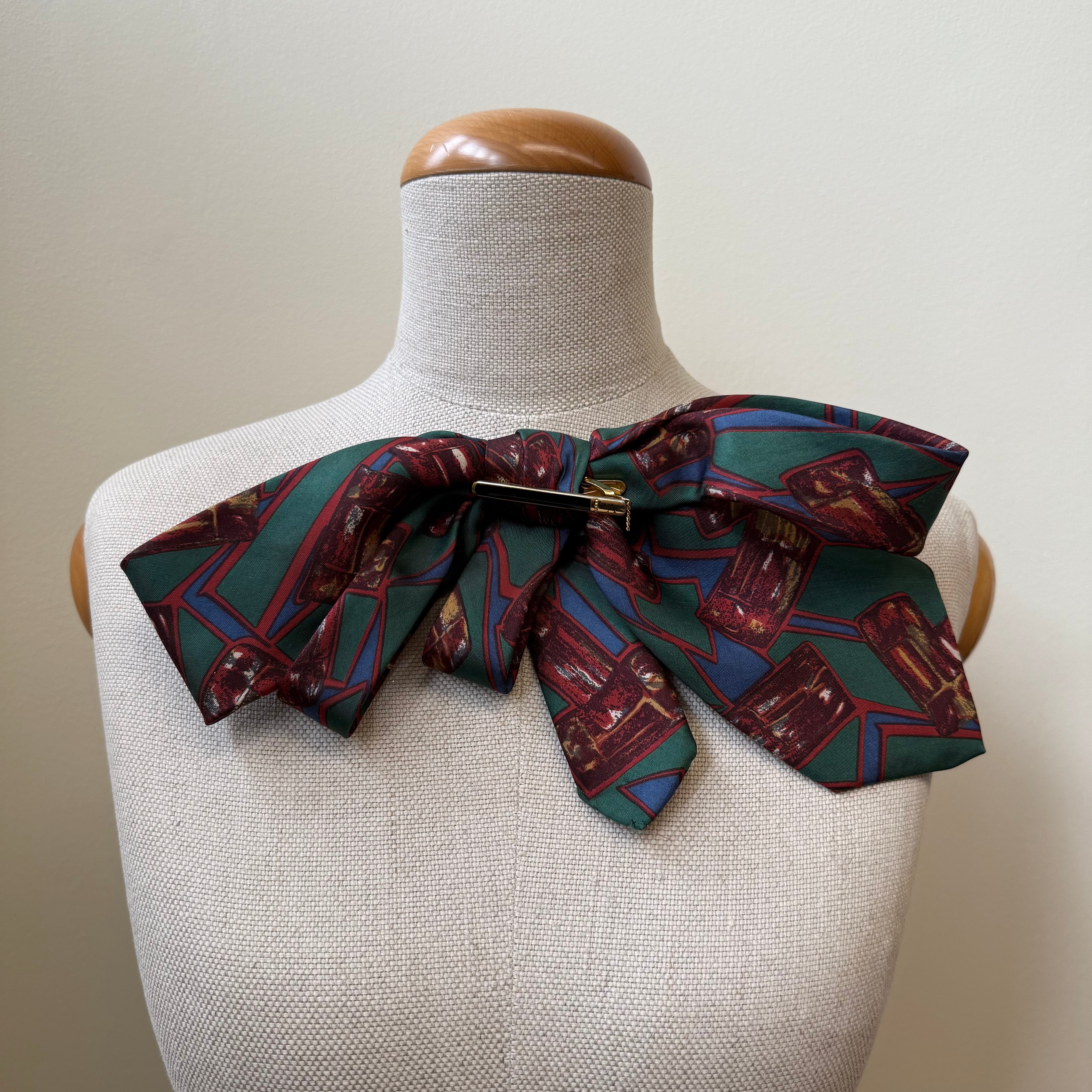 Brocha kokarda z jedwabnego krawata ze spinką