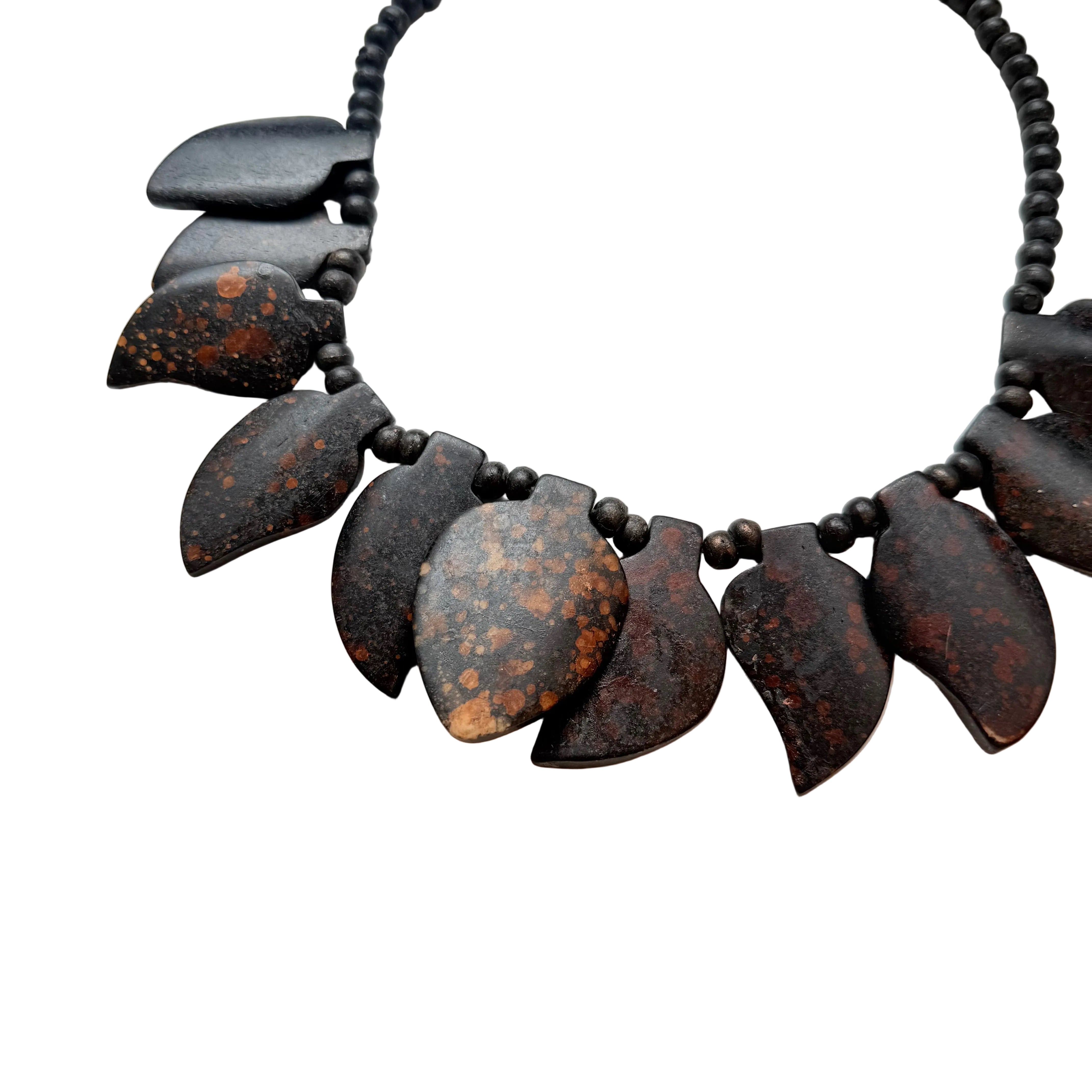 Naszyjnik z obsydianu wulkanicznego