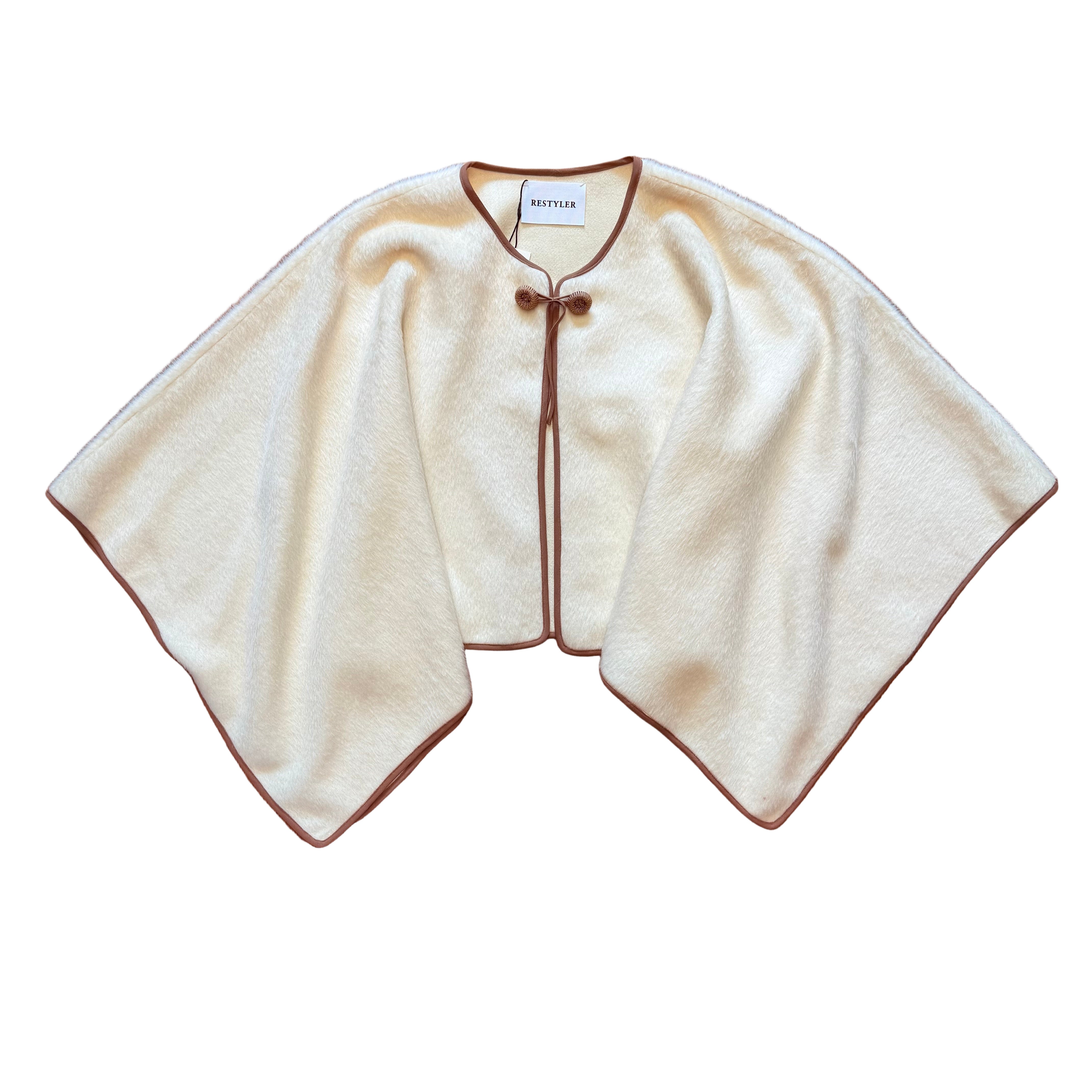 Peleryna wełniana z upcyclingu