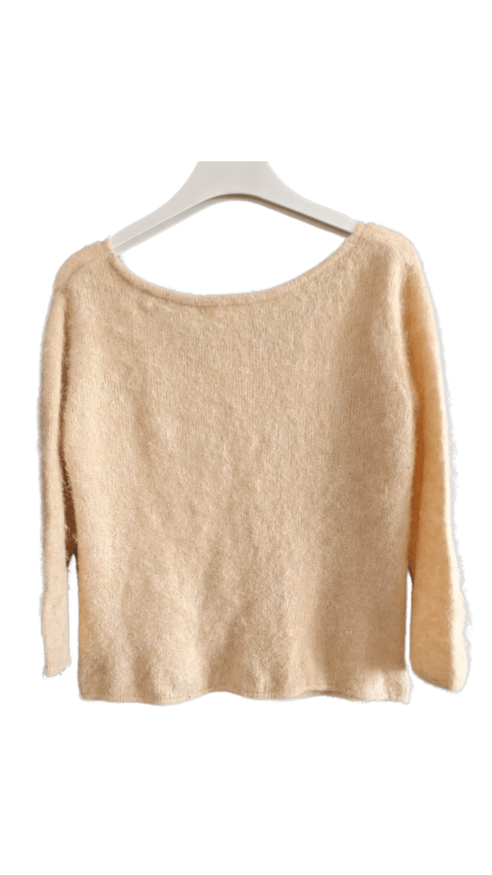 Beżowy, puszysty sweter z szerokim dekoltem American Vintage - RESTYLER