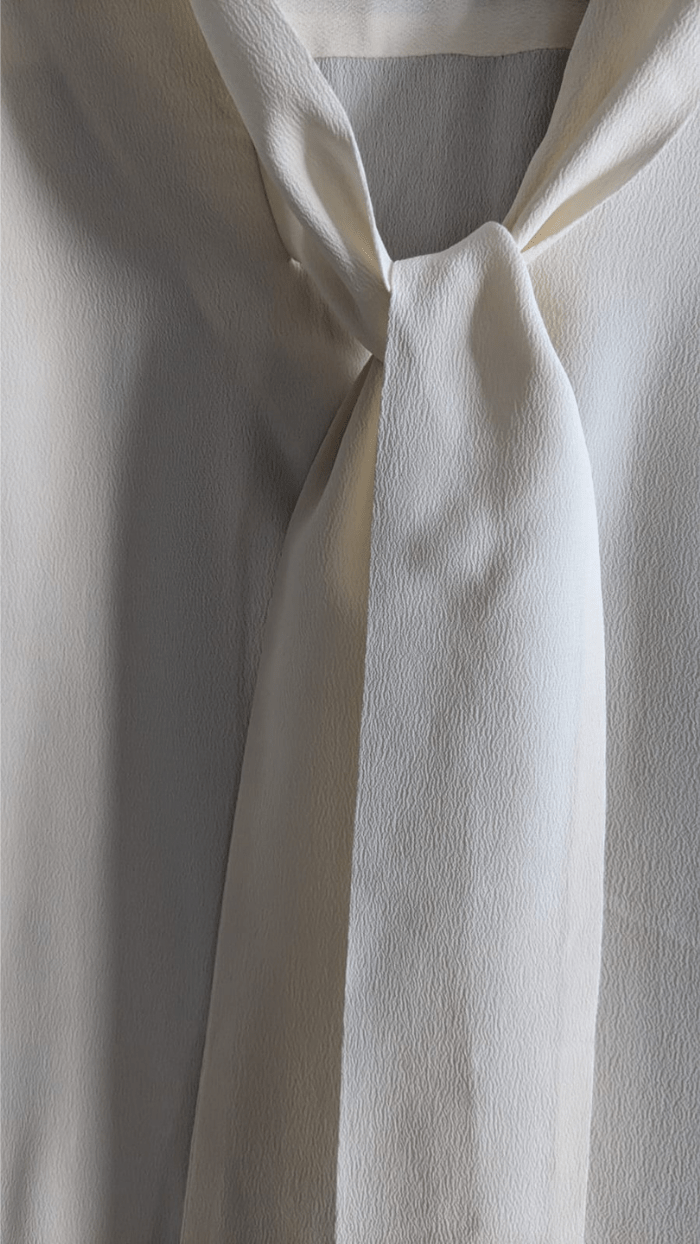 Elegancka kremowa bluzka Riani z wiązaniem przy dekolcie - RESTYLER
