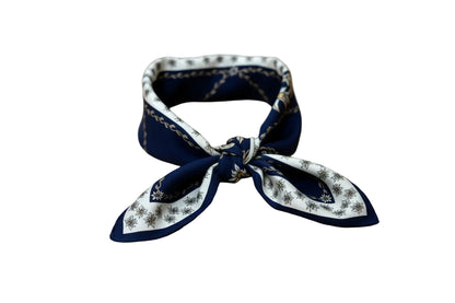 Jedwabna apaszka w szarotki