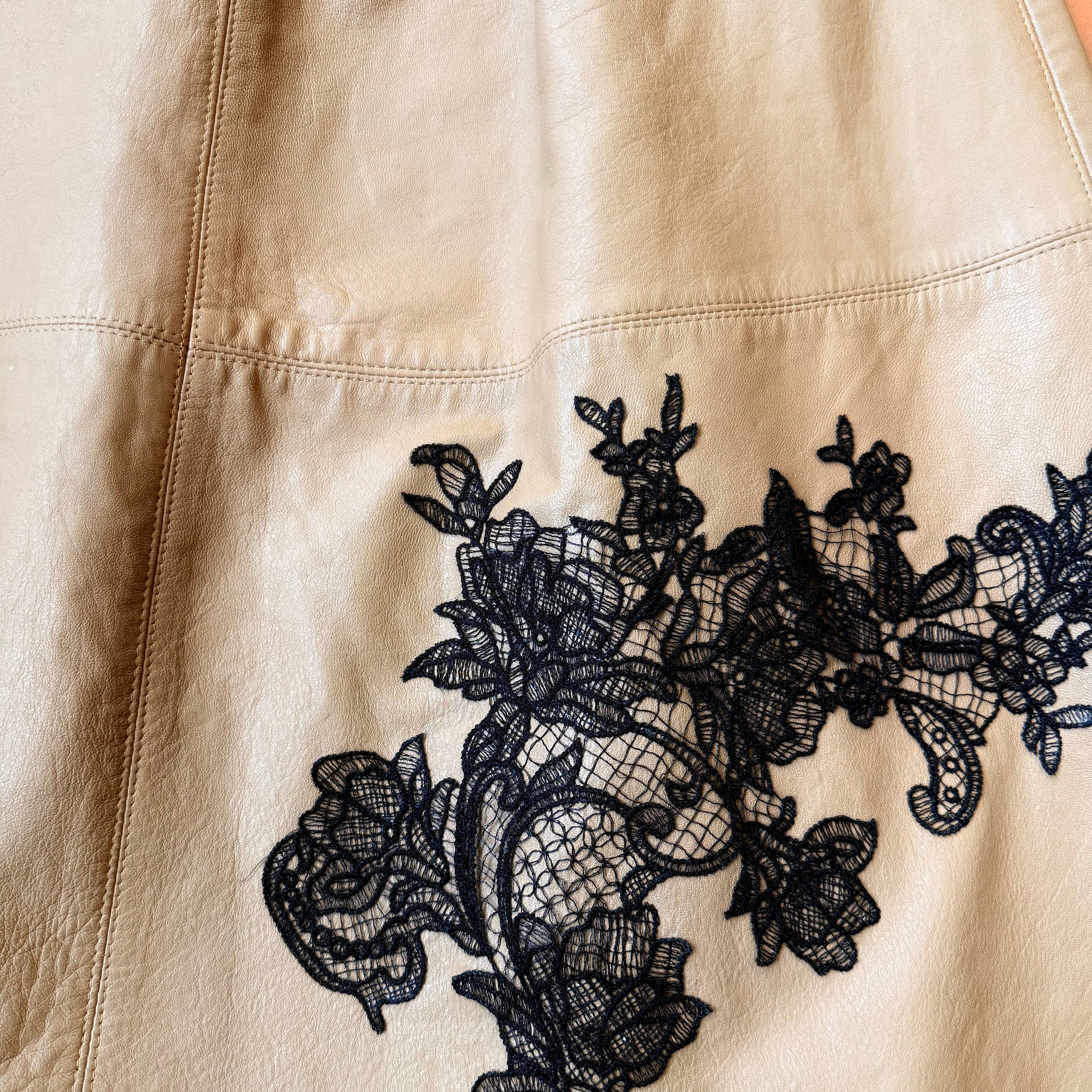 Spódnica skórzana z aplikacjami