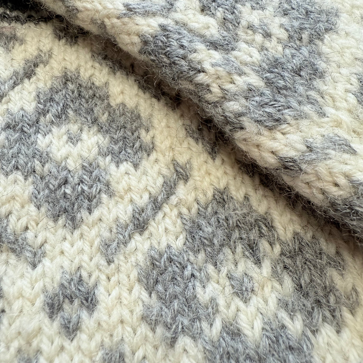 Sweter alpejski ręcznie robiony