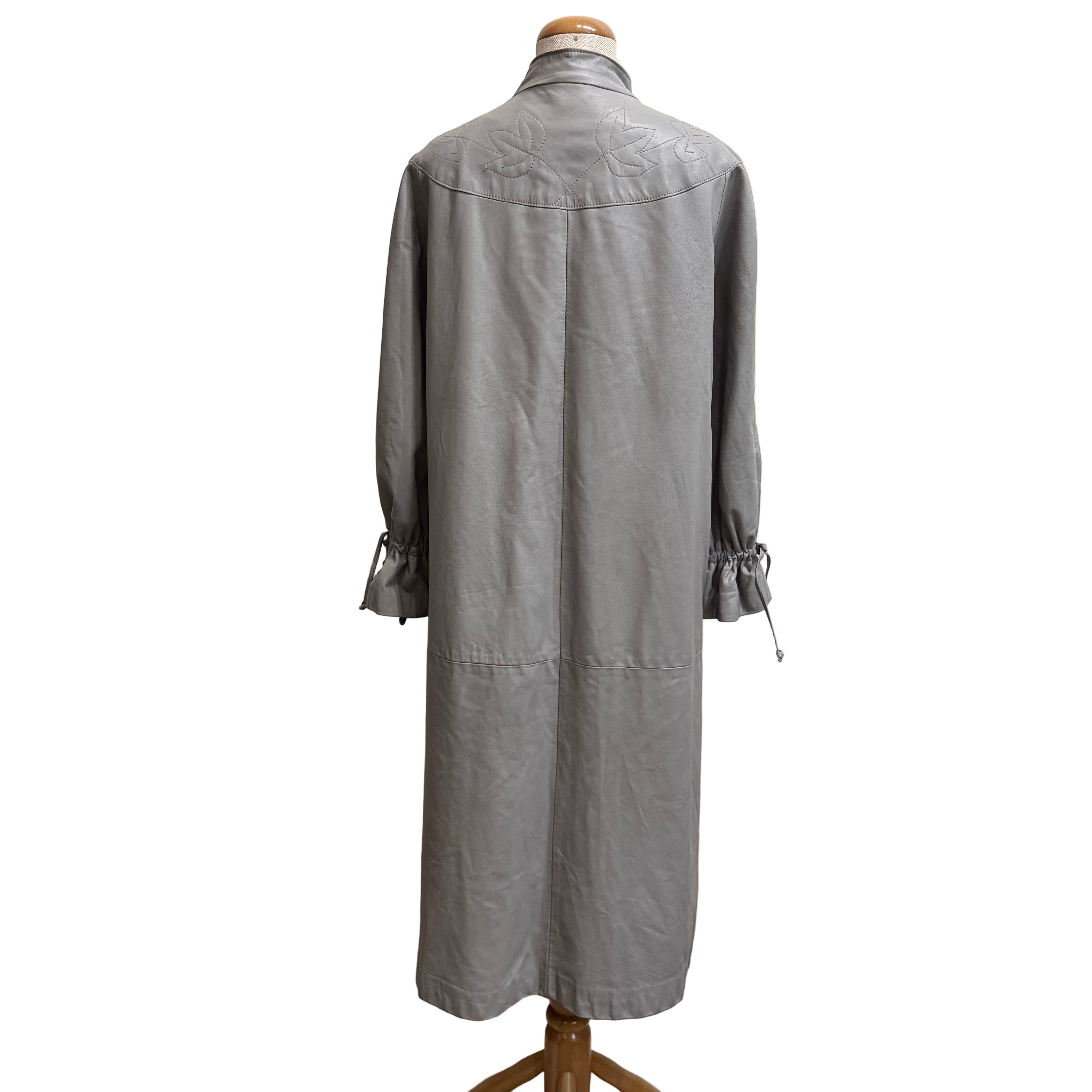 Vintage skórzany płaszcz z haftem