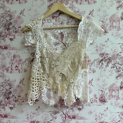 Top uszyty z serwetek upcycling