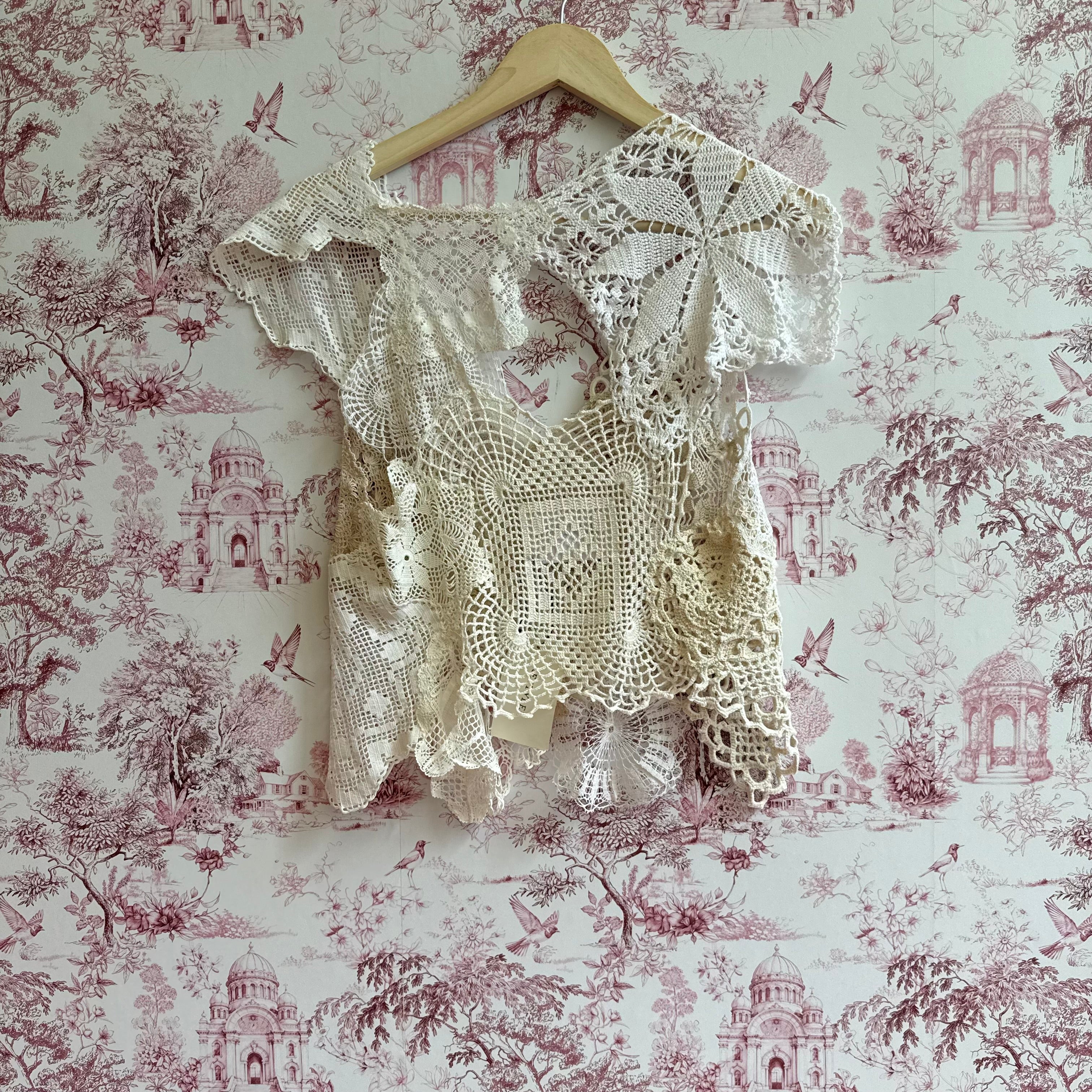 Top uszyty z serwetek upcycling