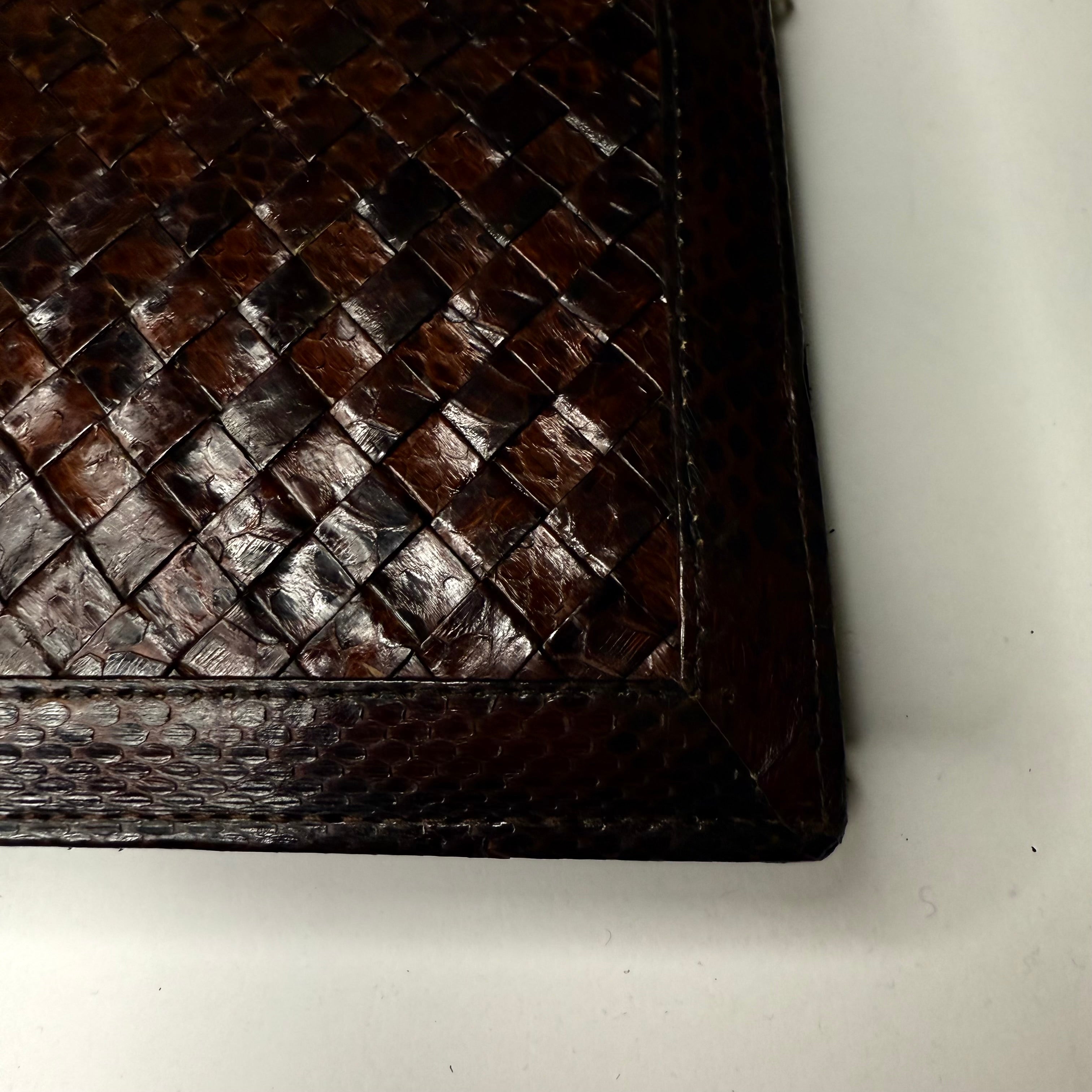 Mała torebka na łańcuszku