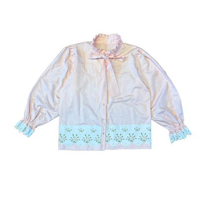 Różowa koszula z haftami upcycling