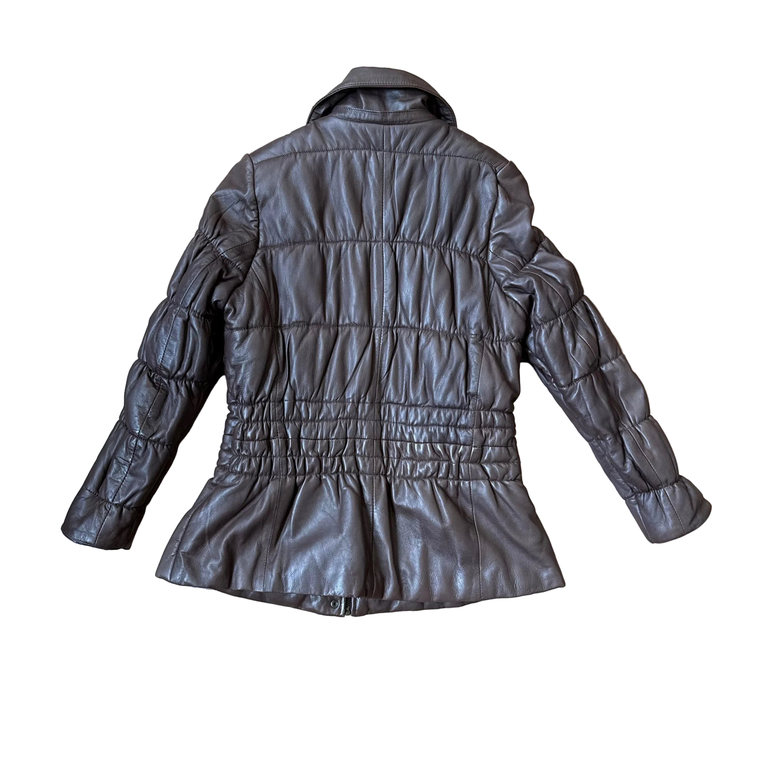 Brązowa kurtka skórzana z marszczeniami