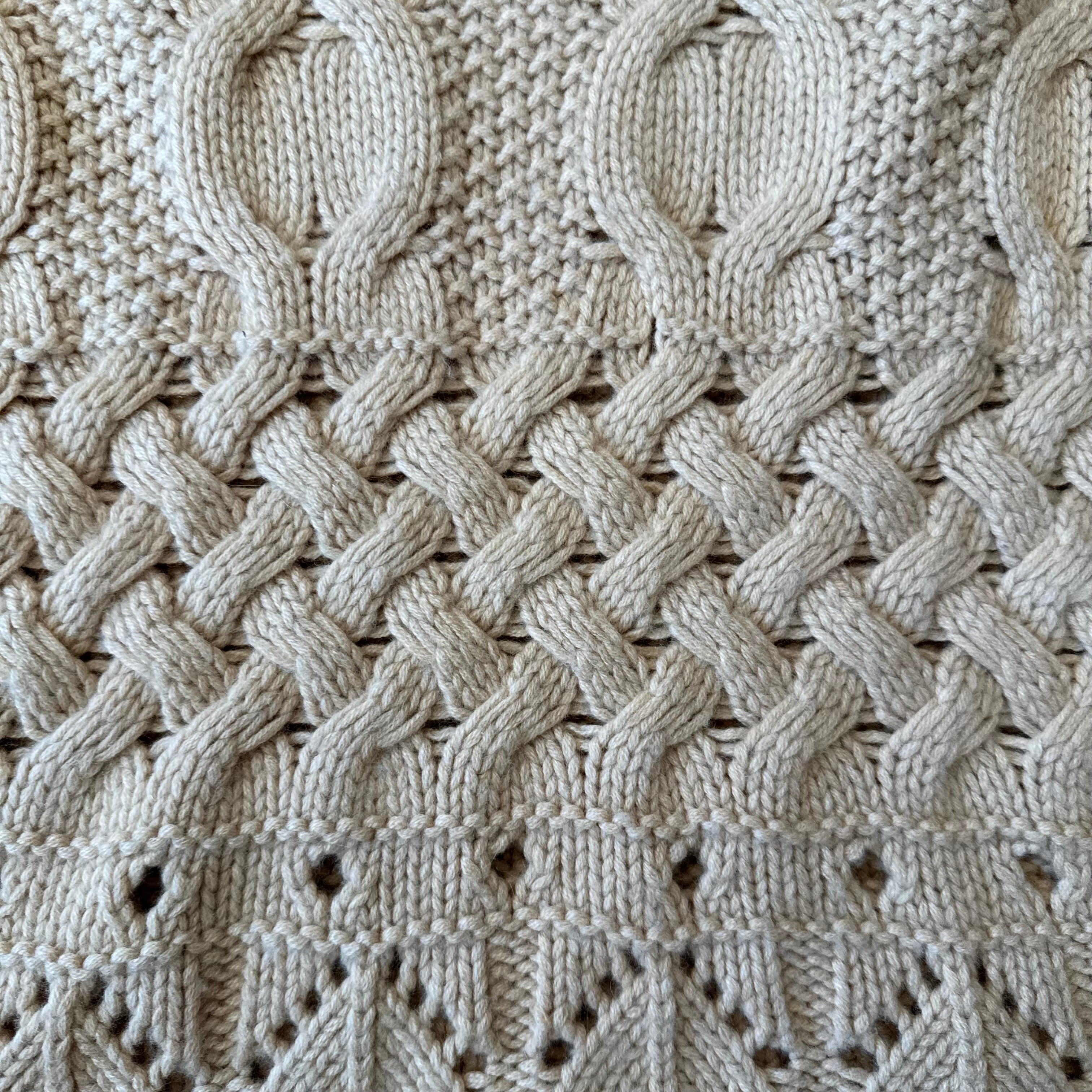 Kaszmirowy półgolf z warkoczami