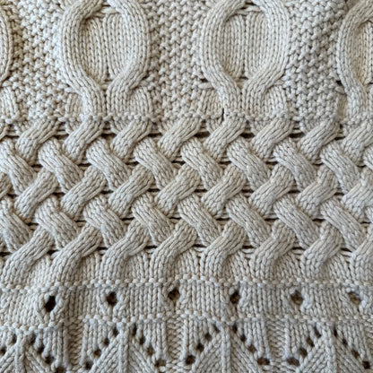 Kaszmirowy półgolf z warkoczami