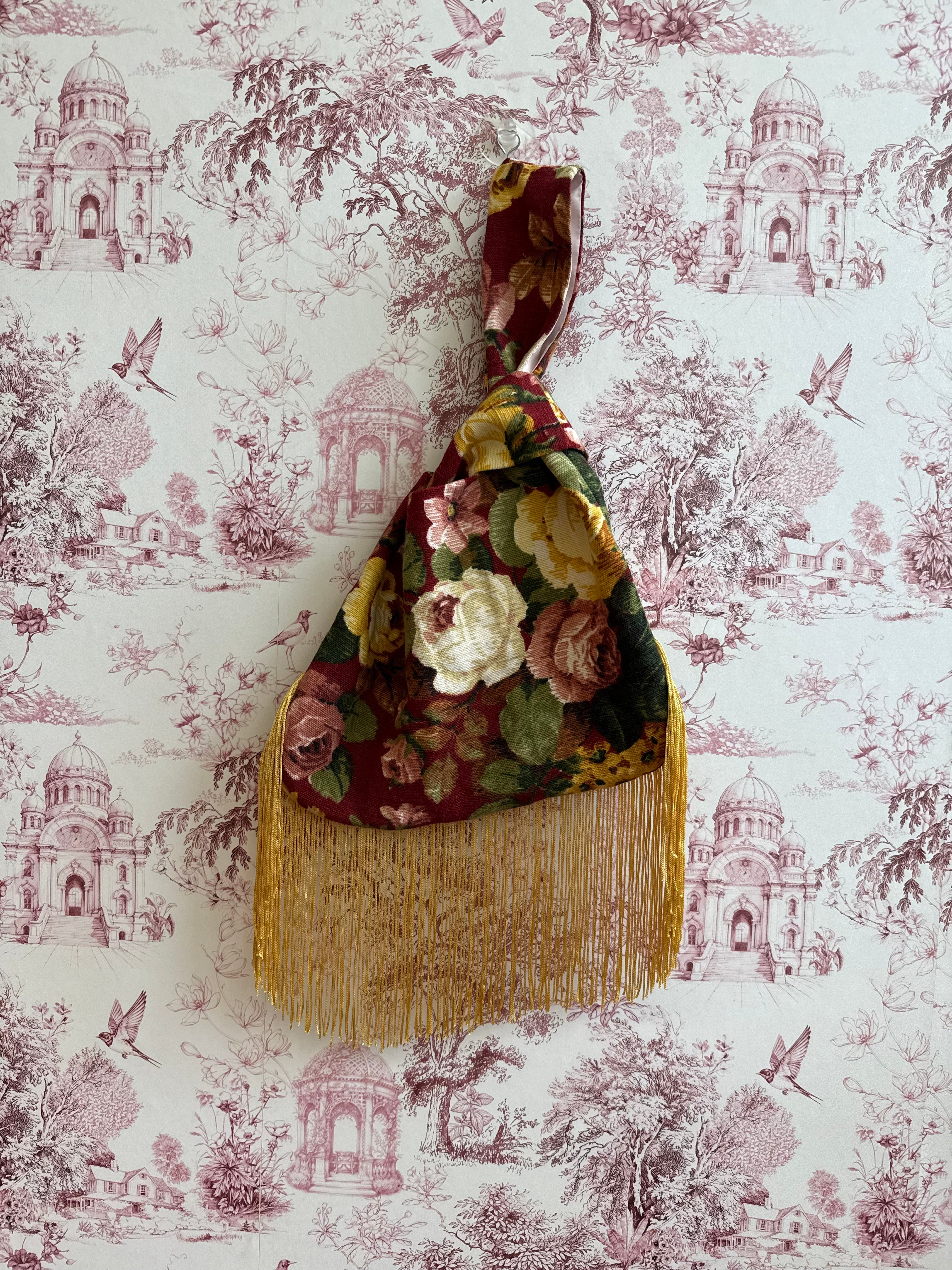Mała torebka z frędzlami upcycling