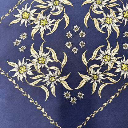 Jedwabna apaszka w szarotki