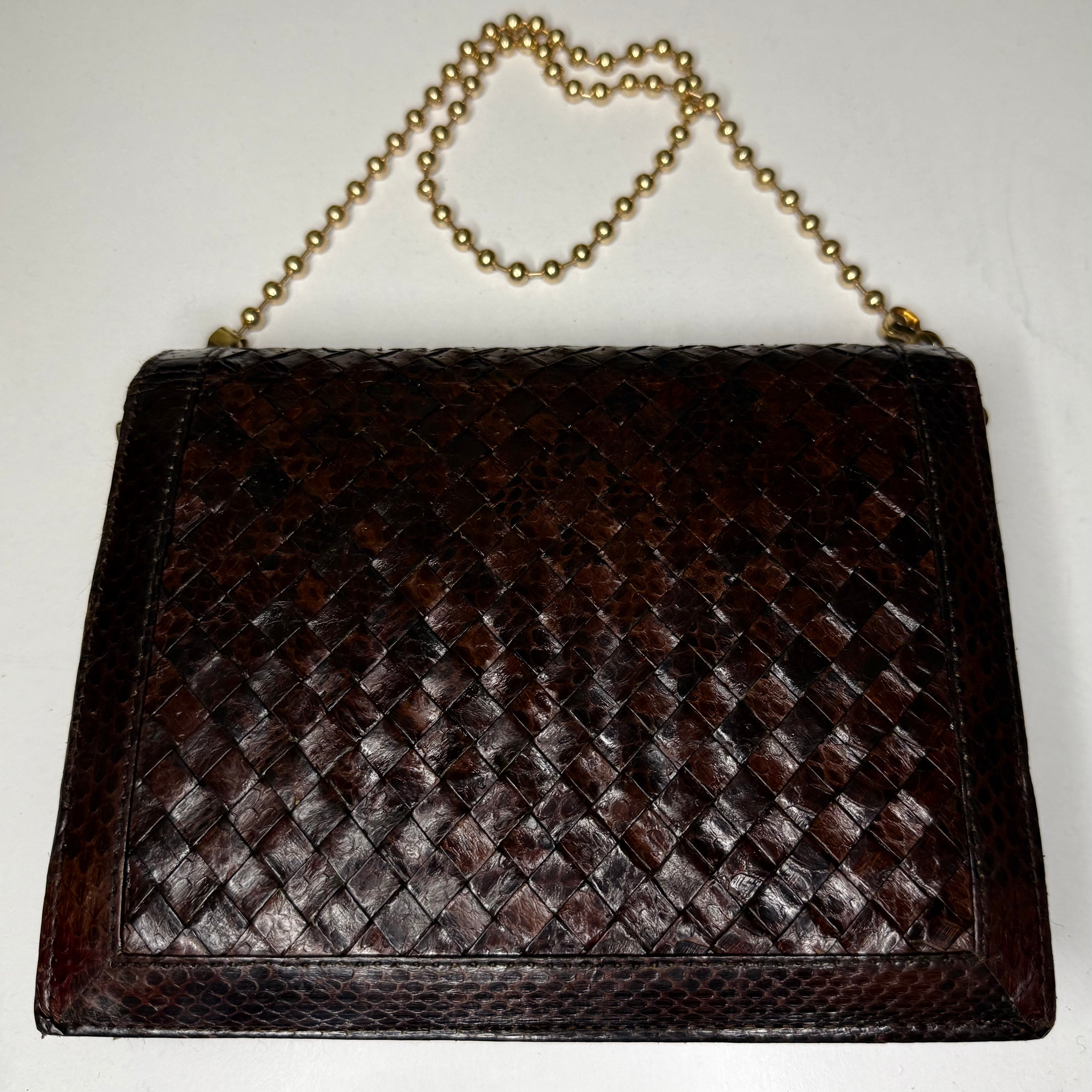 Mała torebka na łańcuszku