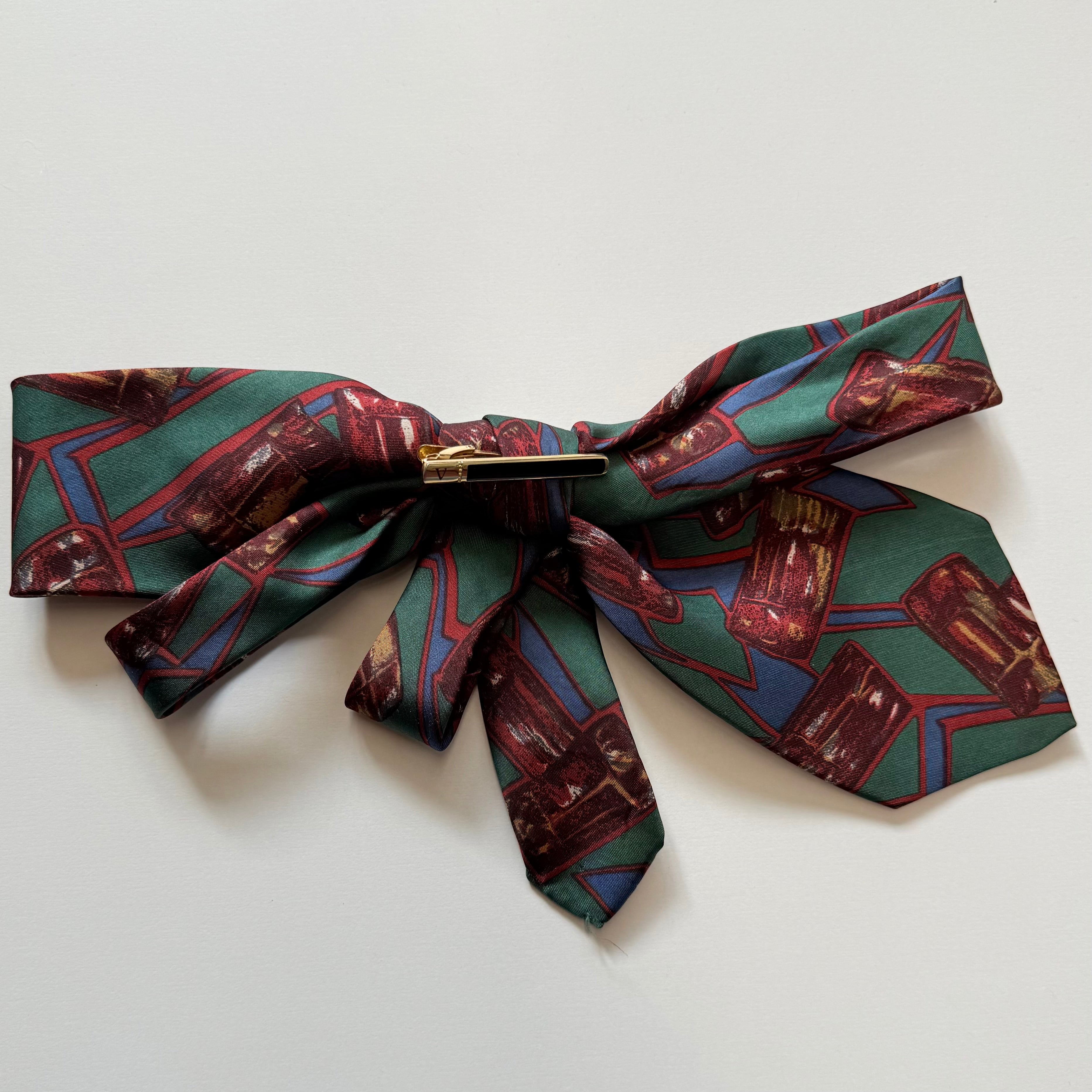 Brocha kokarda z jedwabnego krawata ze spinką