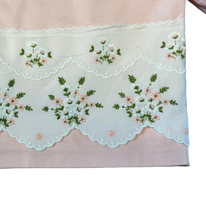 Różowa koszula z haftami upcycling