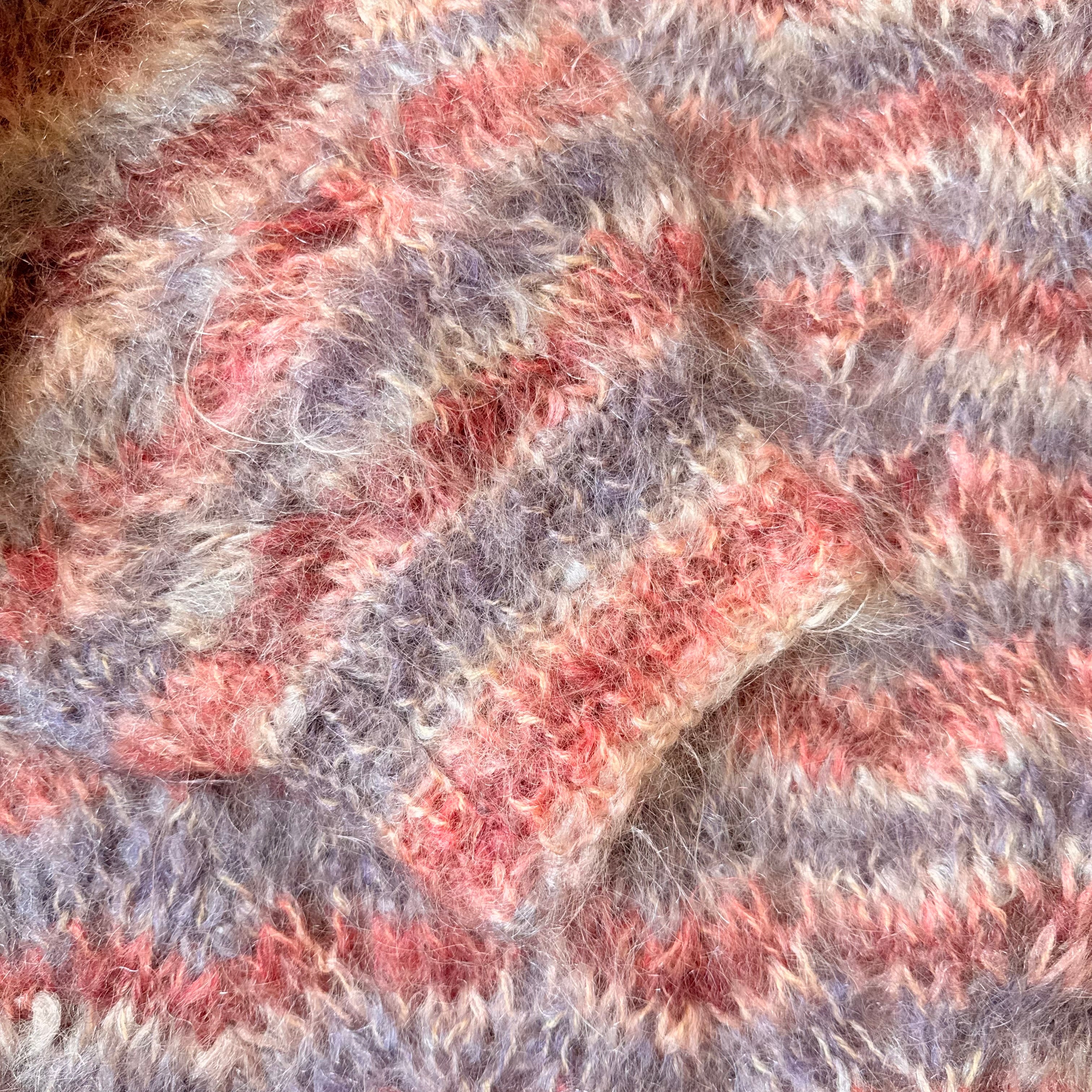 Ręcznie robiony sweter ażurowy