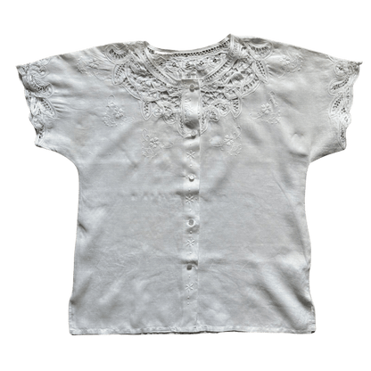 Vintage white blouse with embroidery and lace collar – romantic retro style