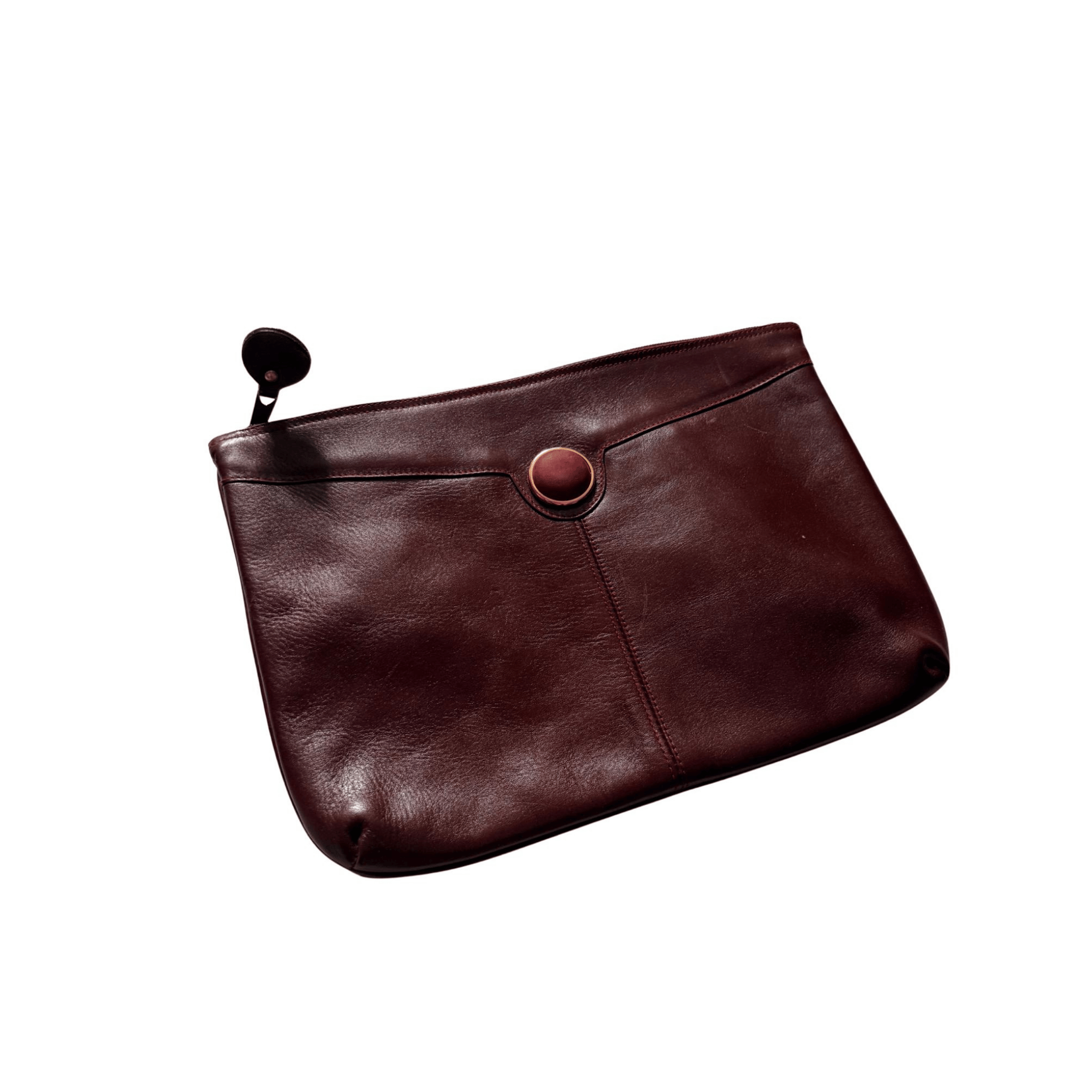 Brown vintage leather clutch bag with a round clasp – classic retro elegance