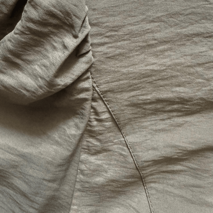 Elegancka taupe bluzka Betty Barclay z krótkim rękawem i guzikami – styl minimalistyczny