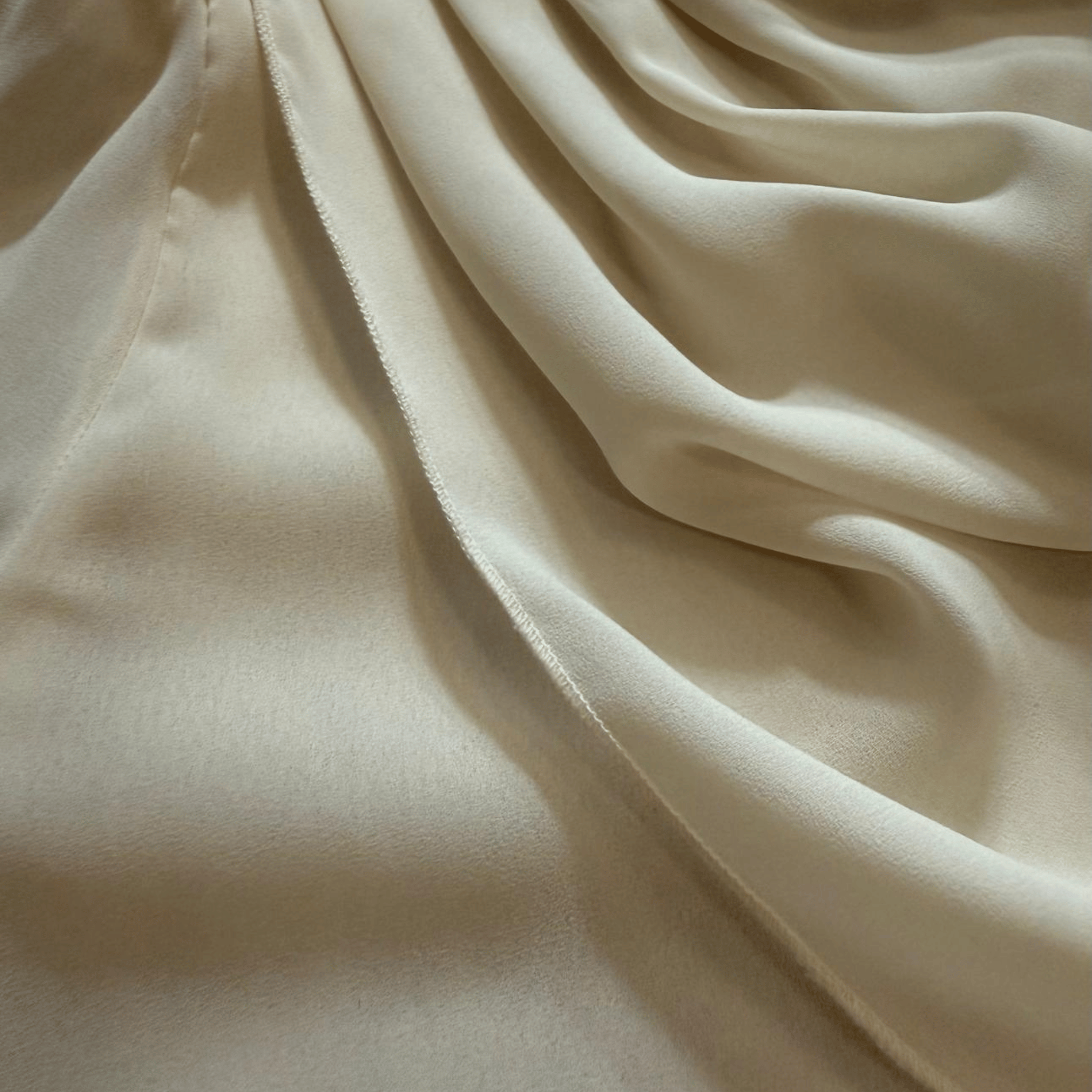 Elegant Women's Vintage Queen of Saba Long Sleeve Shirt with Pleated Collar - Cream