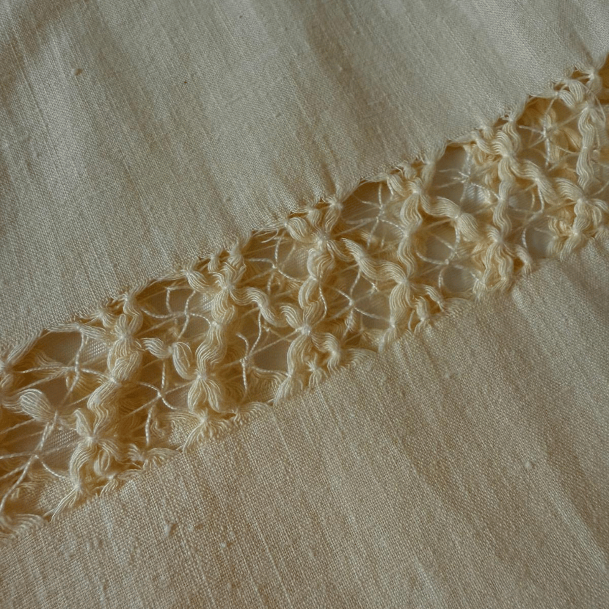 Upcycled yellow cotton tablecloth shorts with lace – RESTYLER