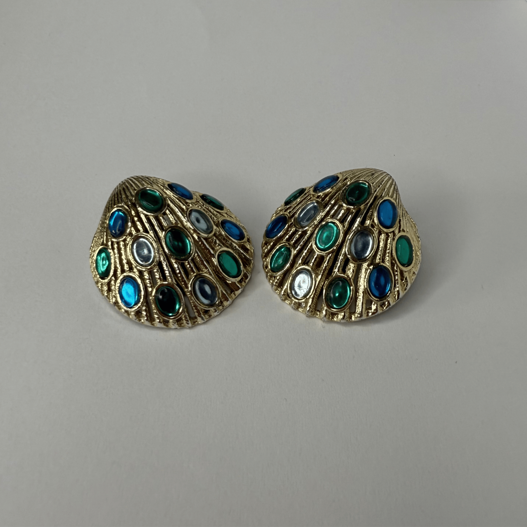 Vintage shell-shaped clip earrings with colorful eyes – 80s glamour style
