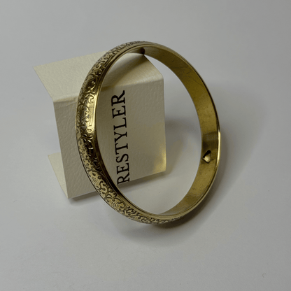 Vintage bracelet with engraving – a classic detail with a raw twist