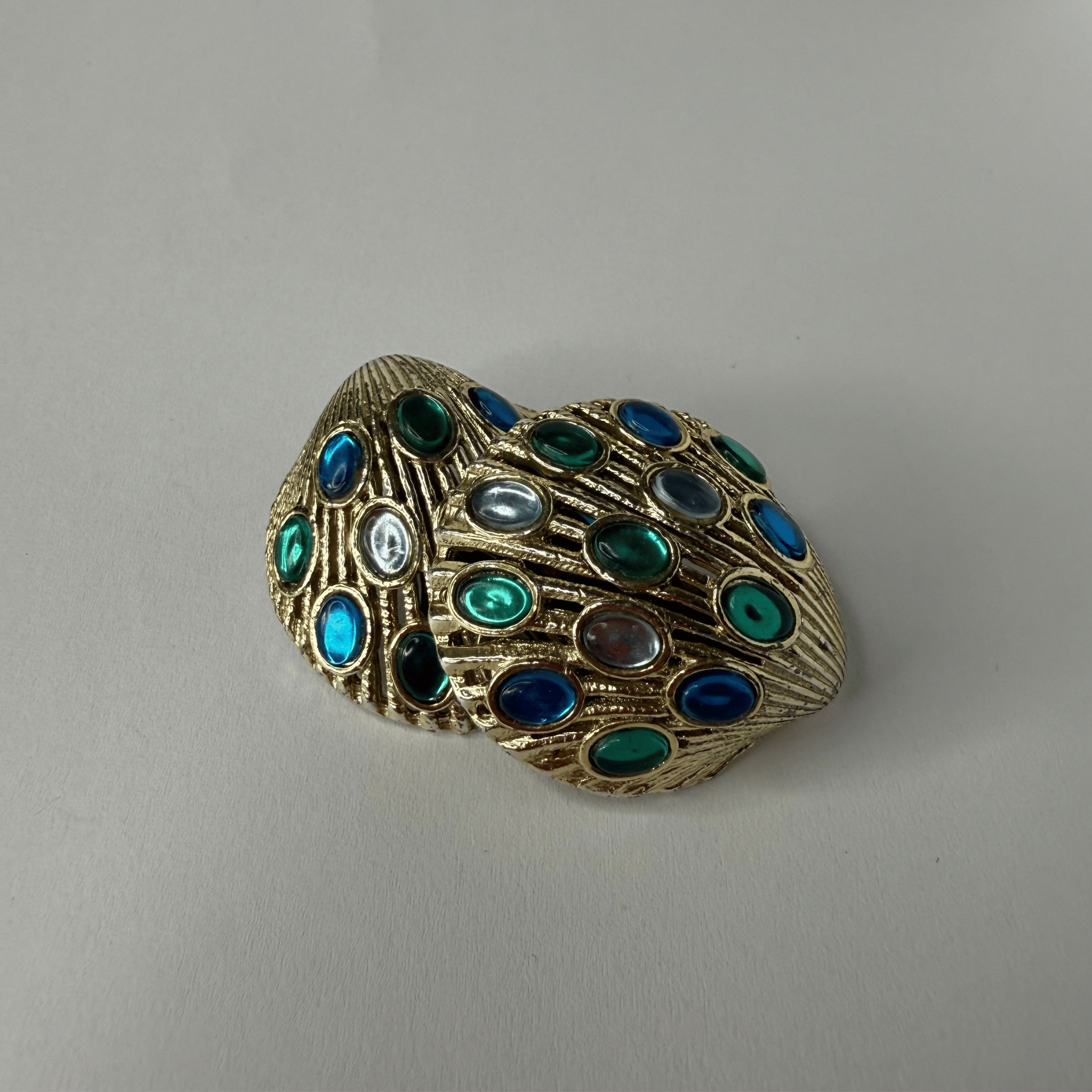 Vintage shell-shaped clip earrings with colorful eyes – 80s glamour style