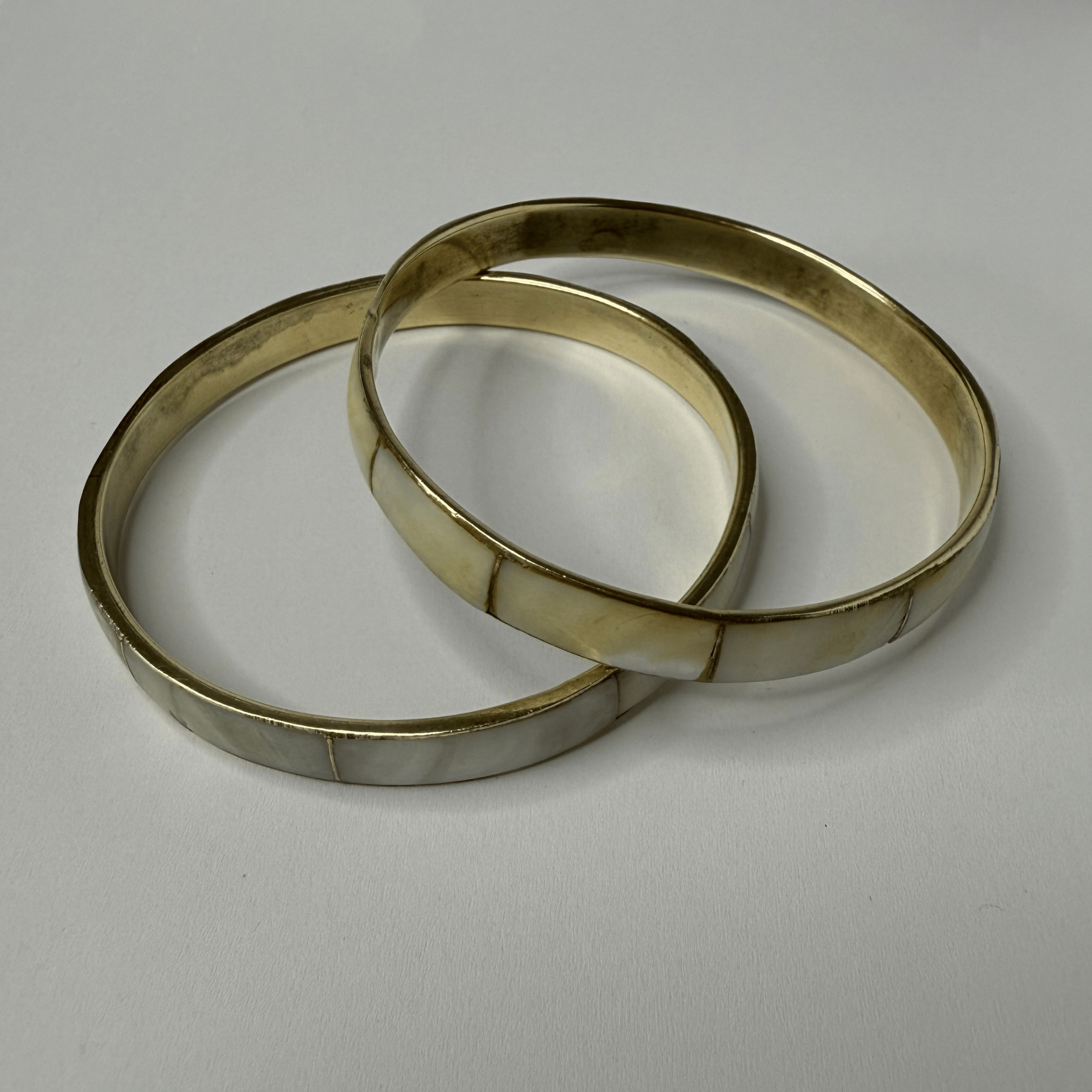 Set of vintage mother-of-pearl bracelets – minimalist retro style