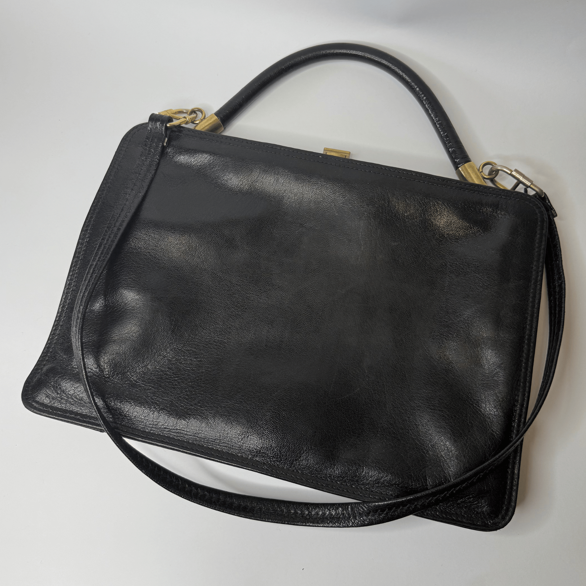 Black vintage leather bag with handle – minimalist design with metal details