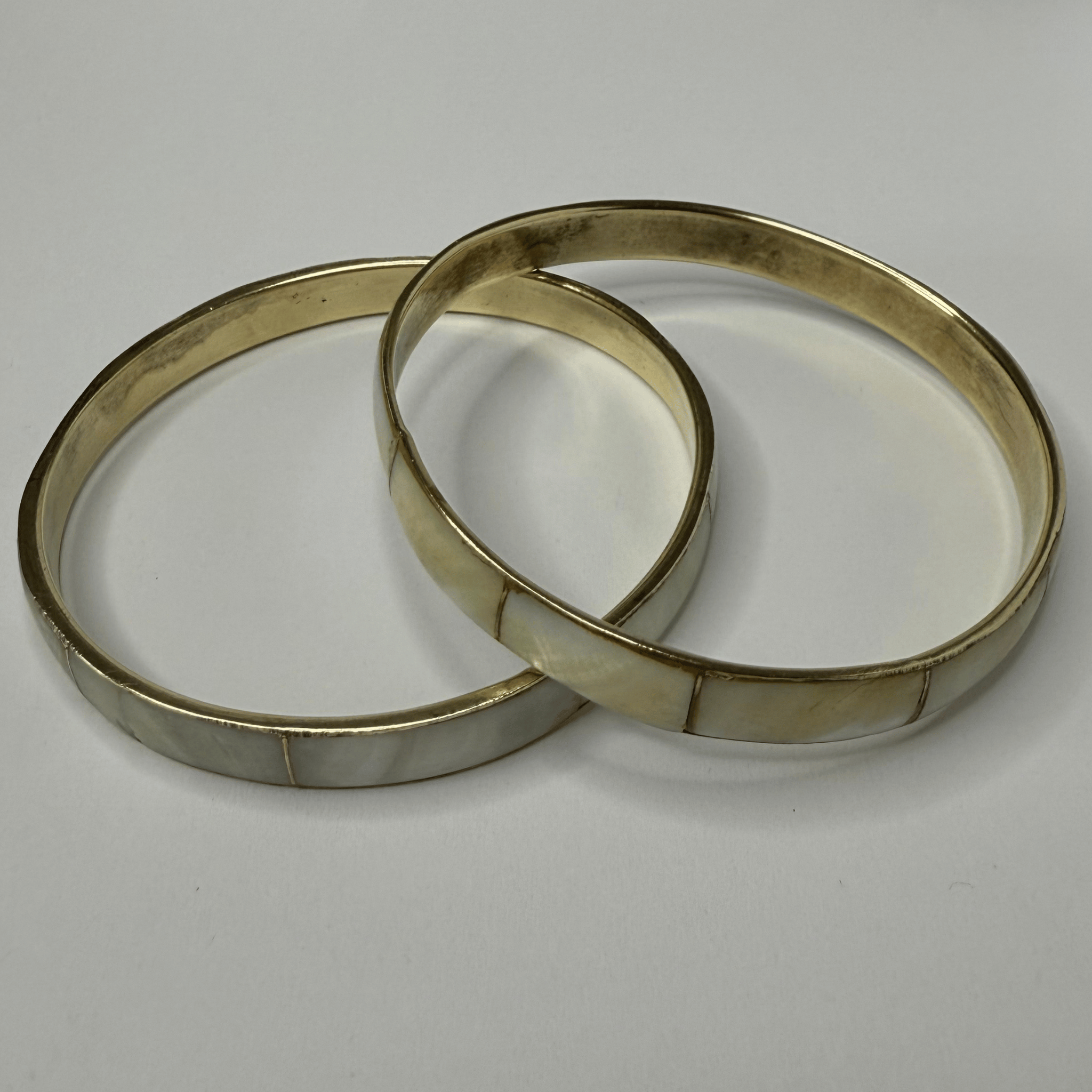 Set of vintage mother-of-pearl bracelets – minimalist retro style