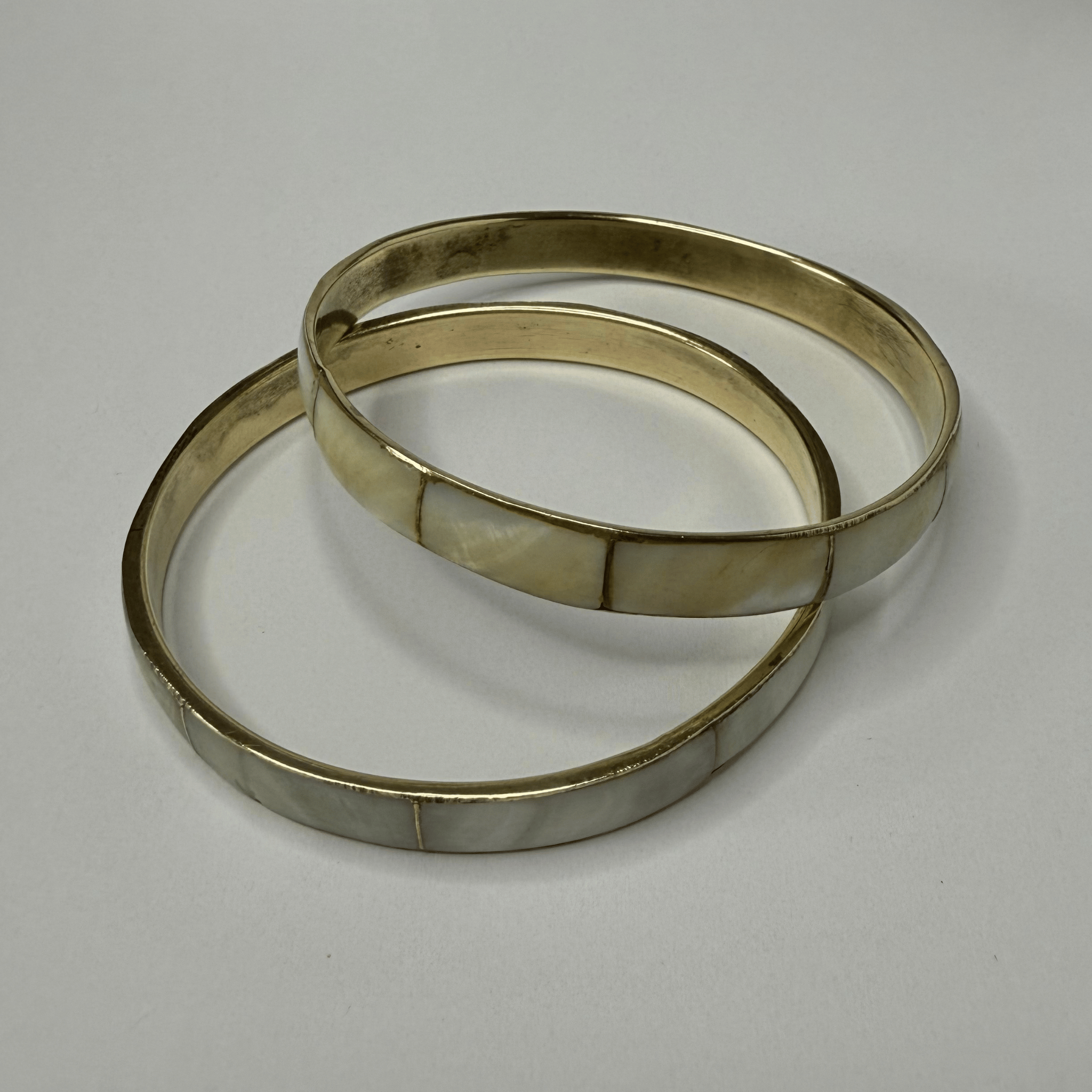 Set of vintage mother-of-pearl bracelets – minimalist retro style