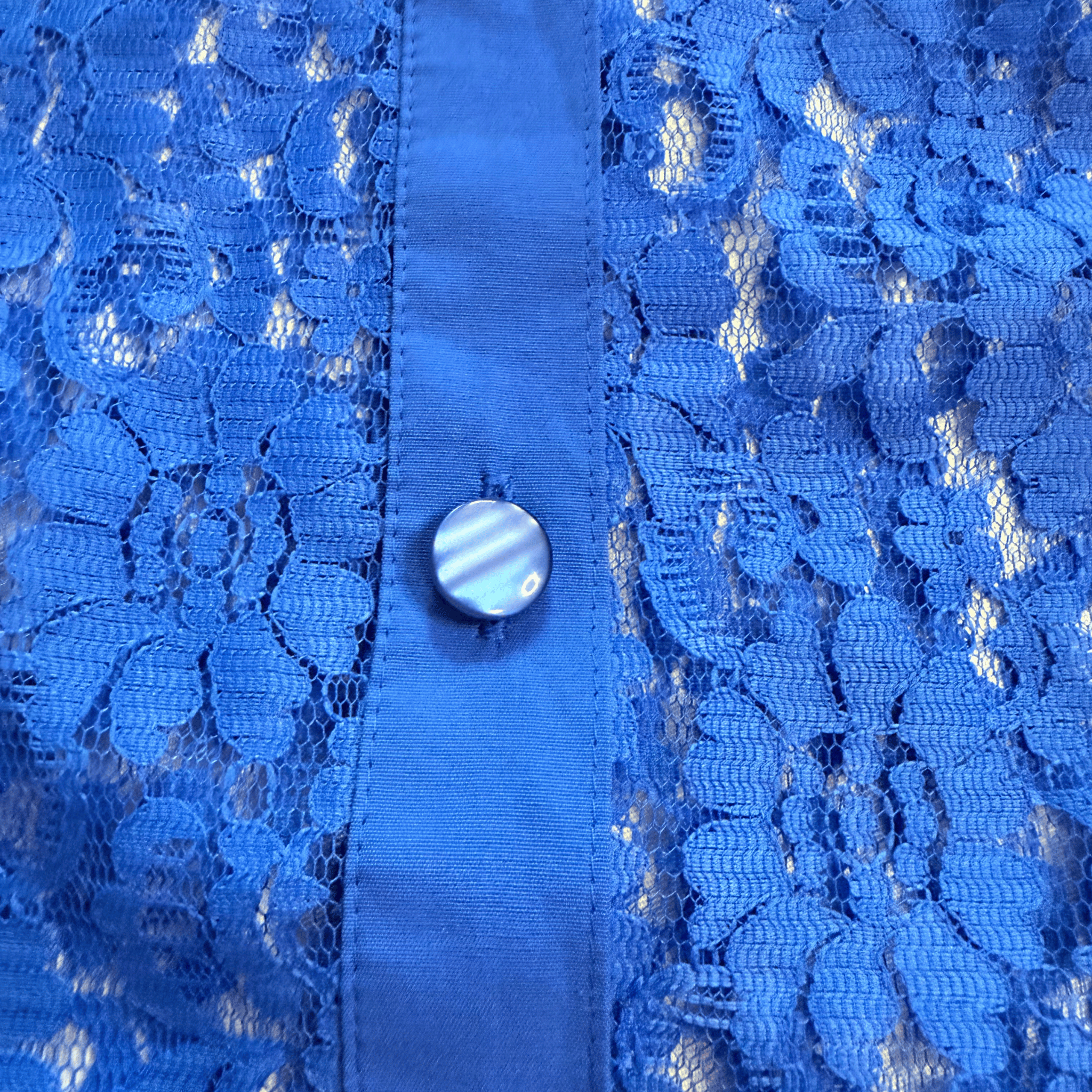 Sheer blue vintage shirt with short sleeves – lace structure and classic collar